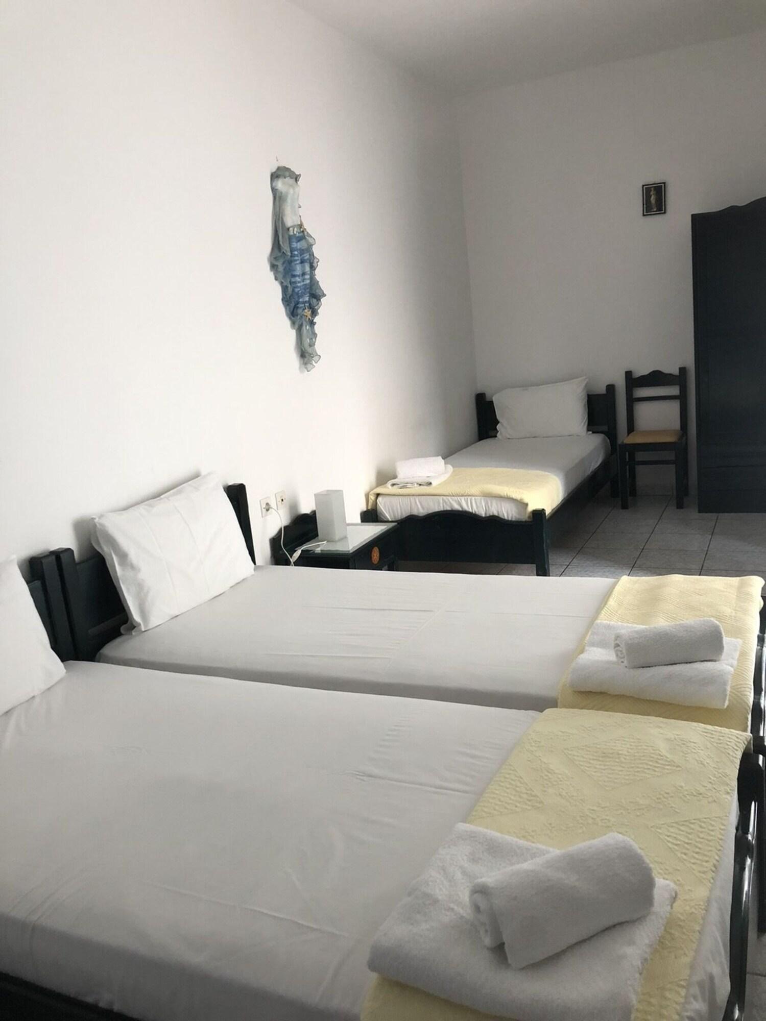 Anna Zisimos rooms