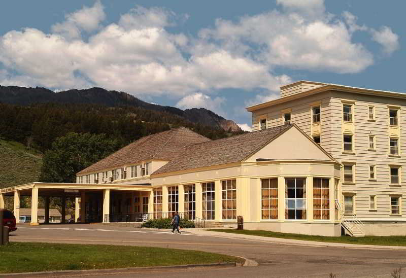Mammoth Hot Springs Hotel & Cabins by null