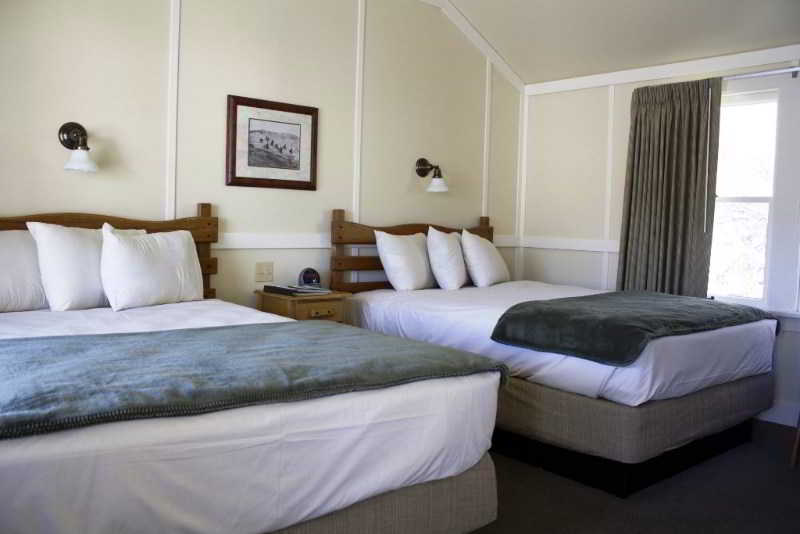 Mammoth Hot Springs Hotel & Cabins by null