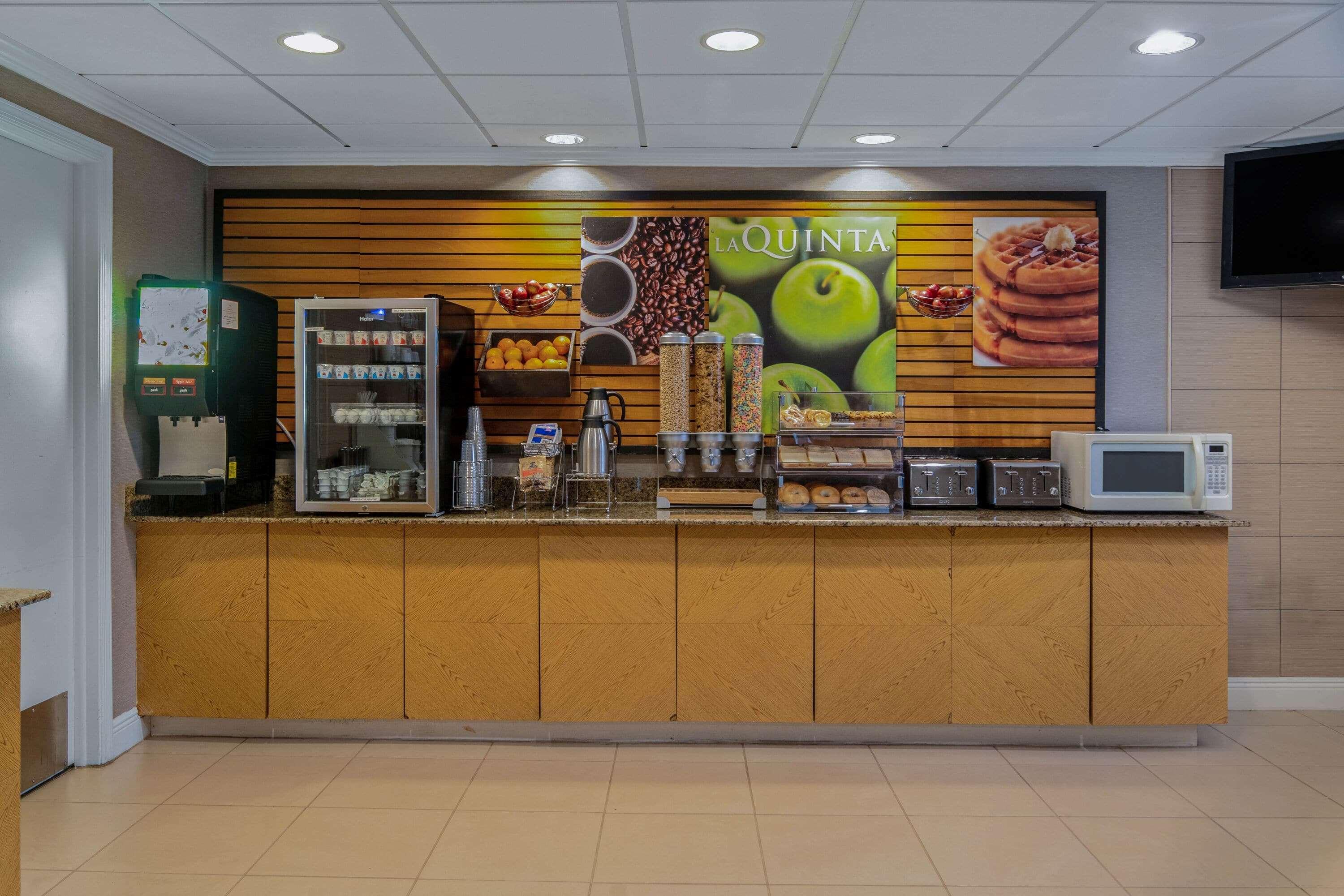 La Quinta Inn & Suites Naples Airport East I-75