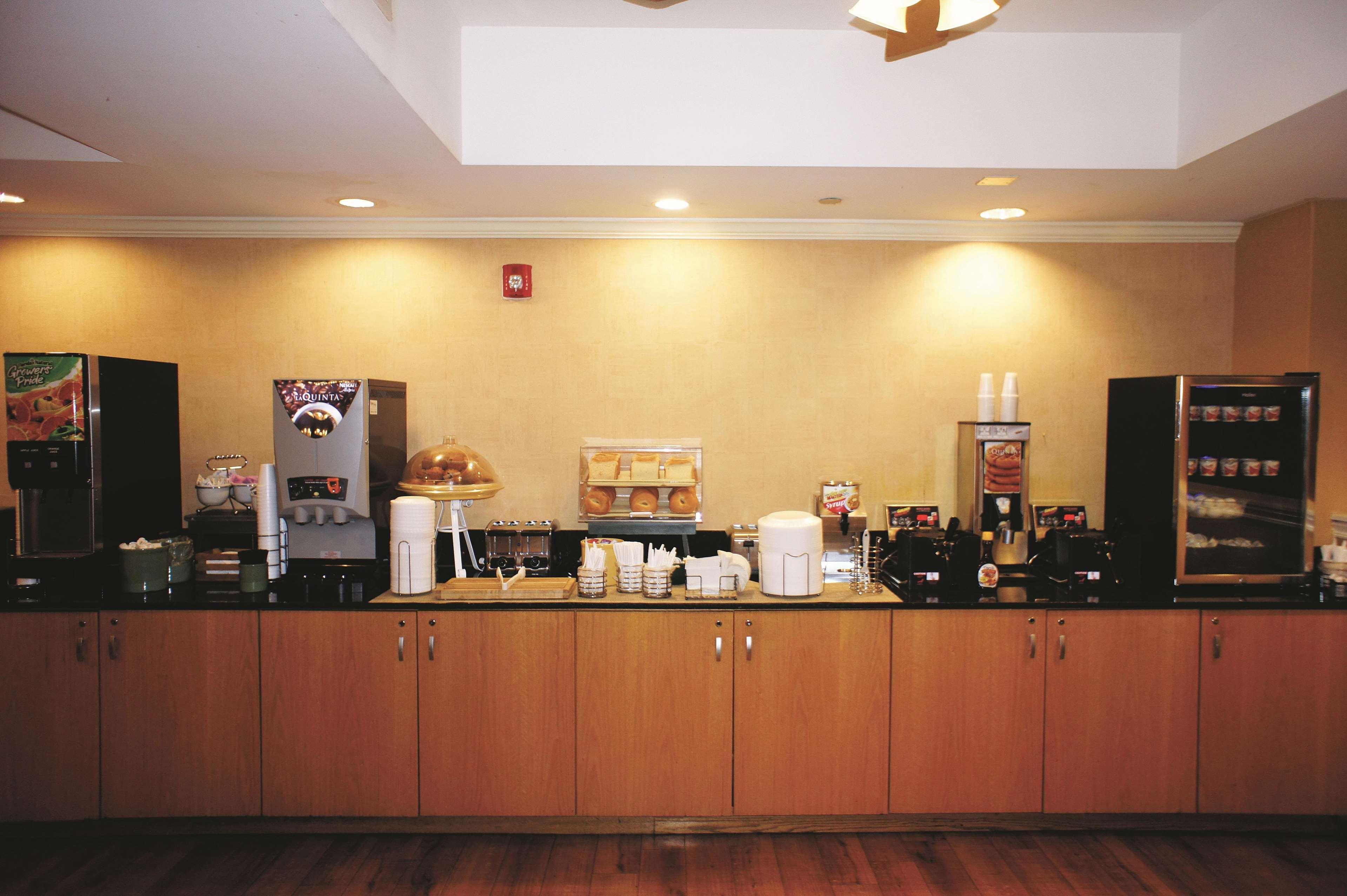 La Quinta Inn & Suites by Wyndham Sarasota Downtow
