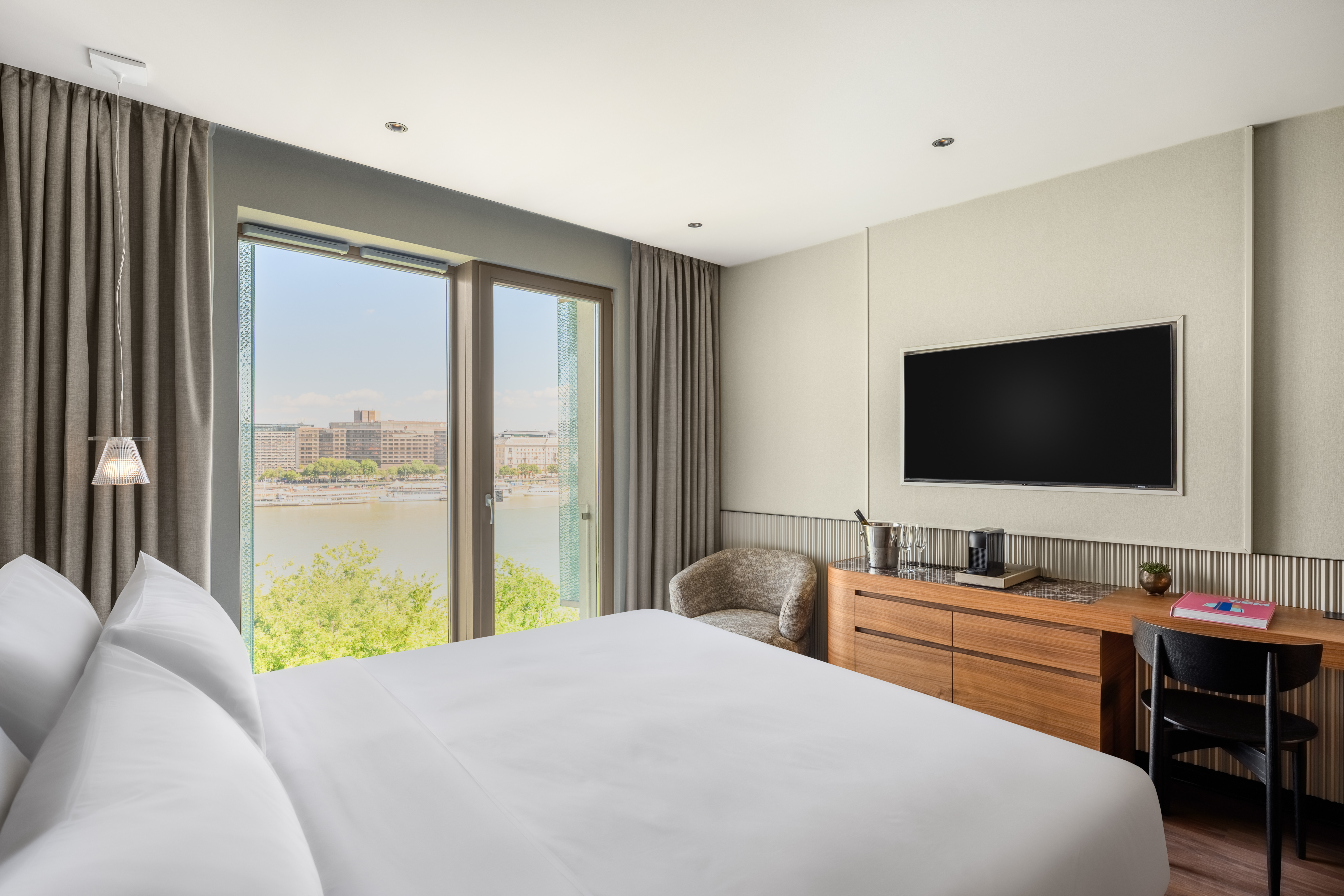 Leon Hotel & Lounge