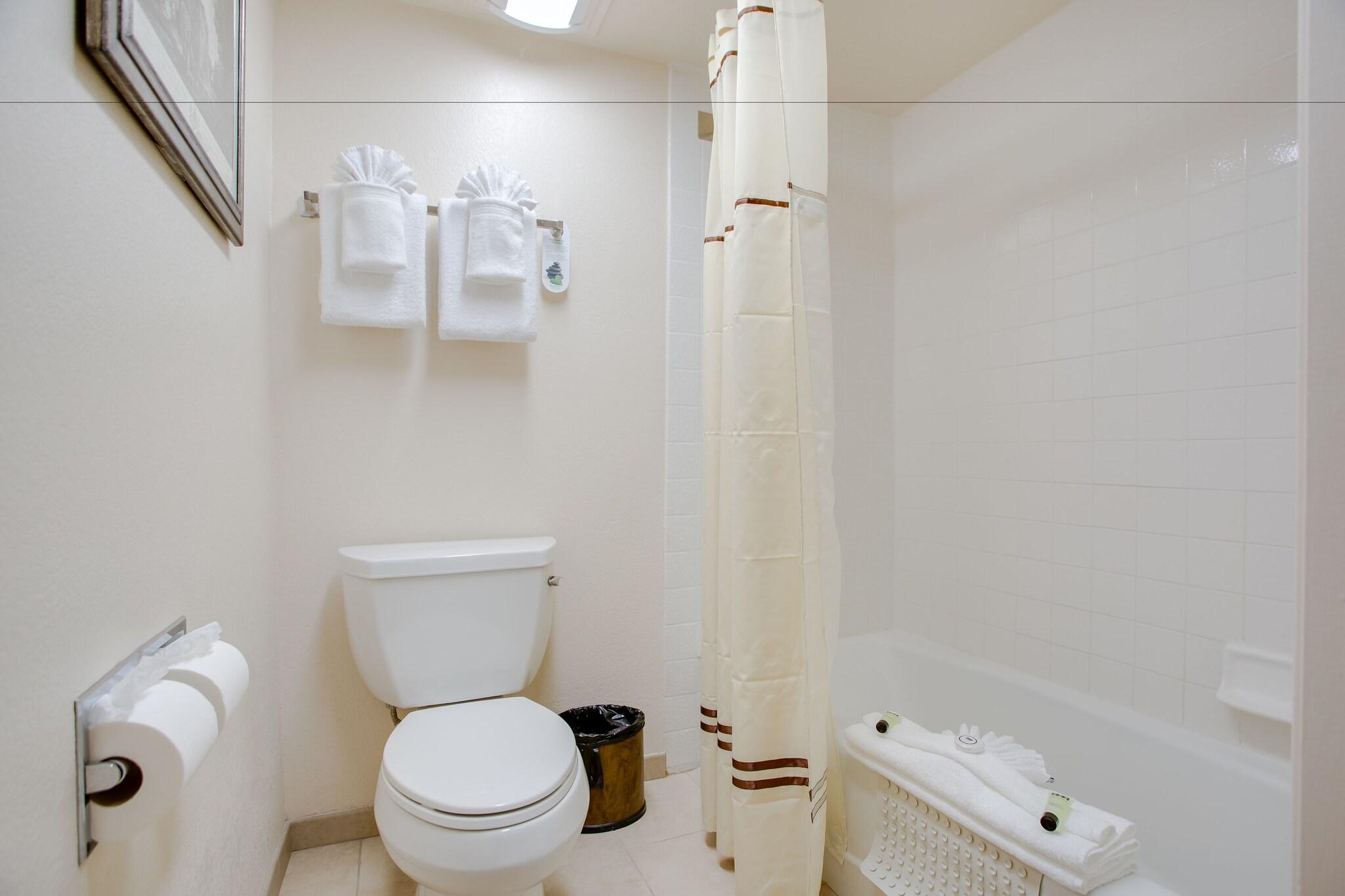 Castle Inn And Suites