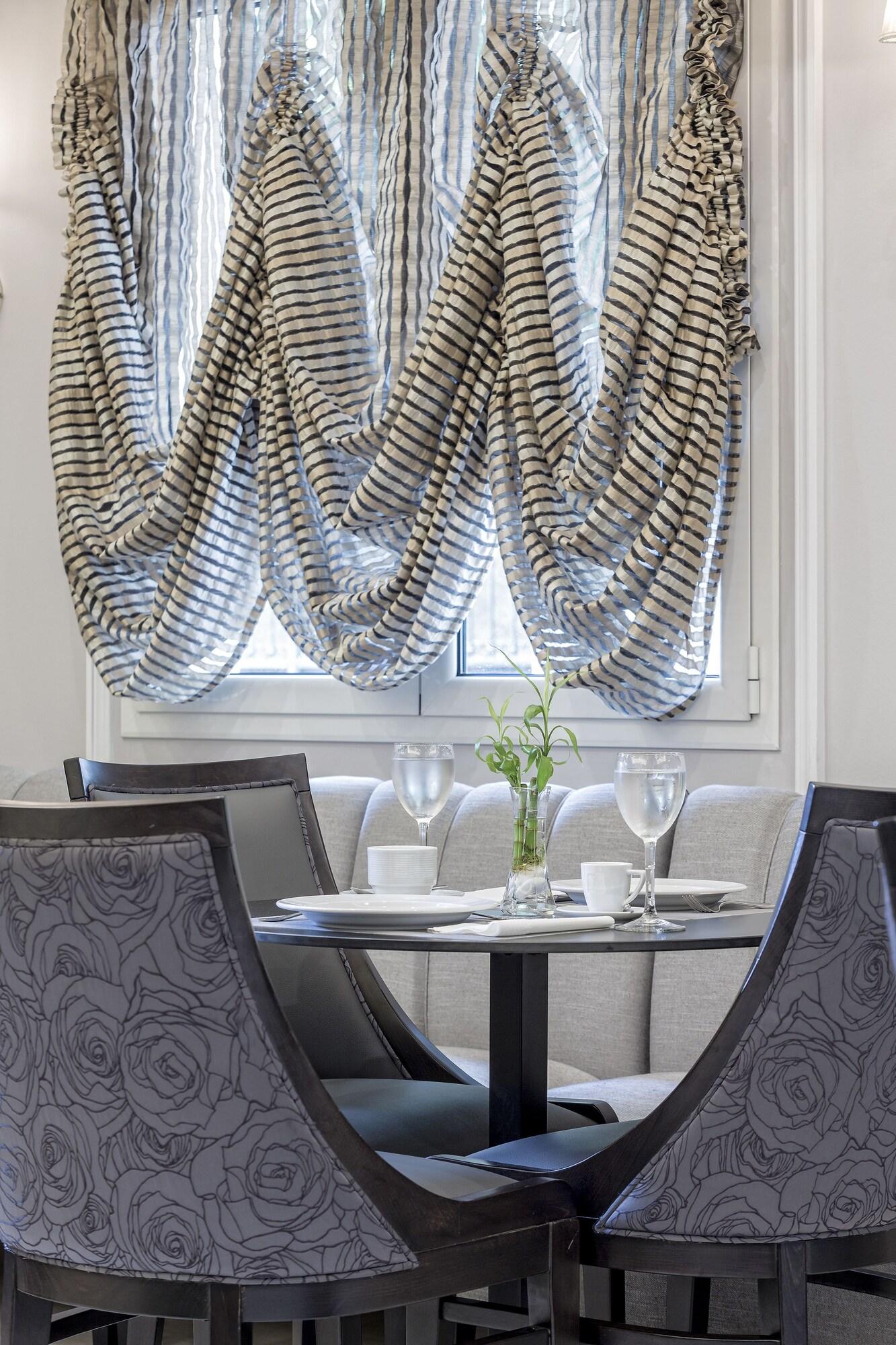 Ava Hotel & Suites - photo