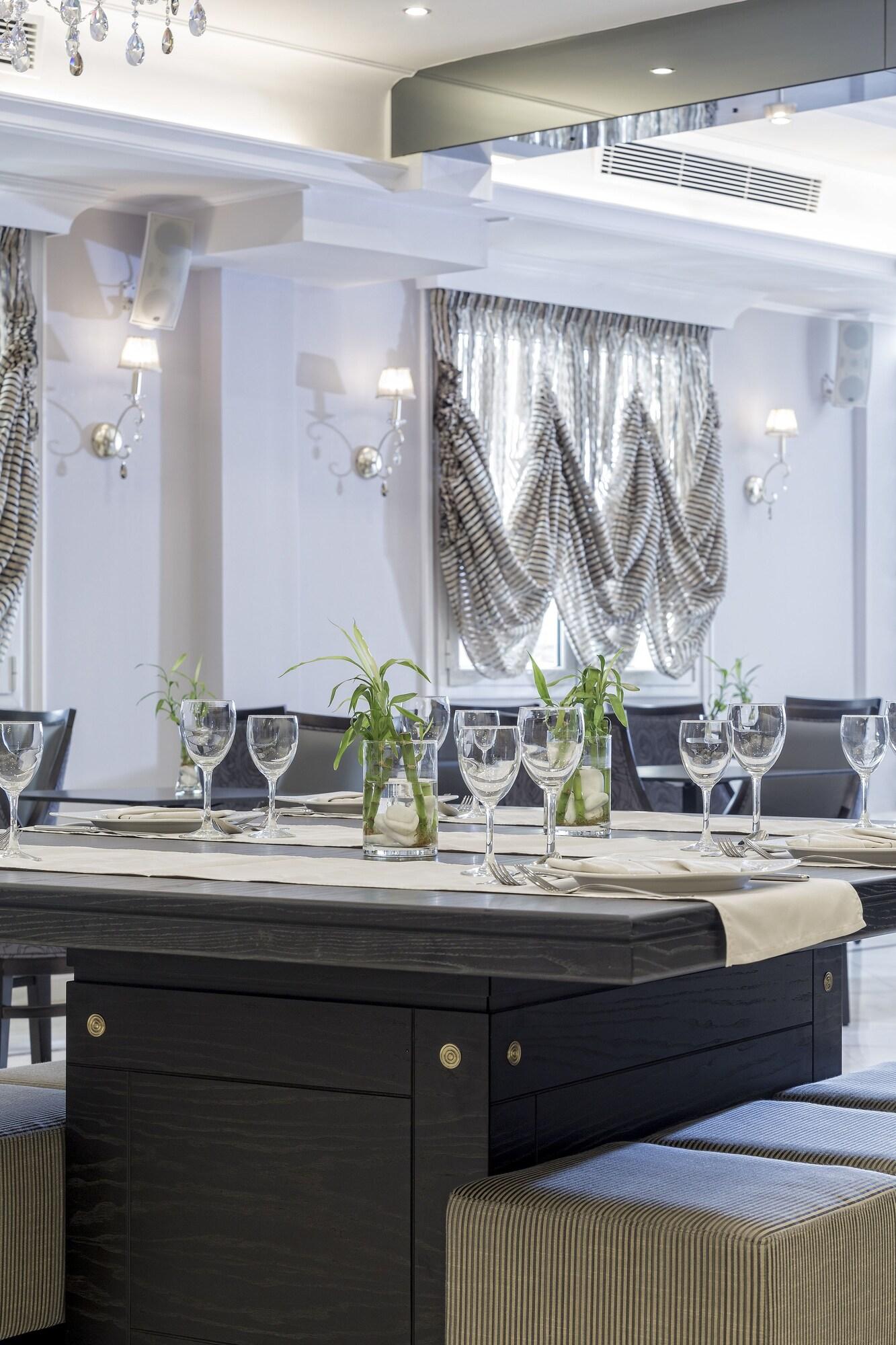 Ava Hotel & Suites