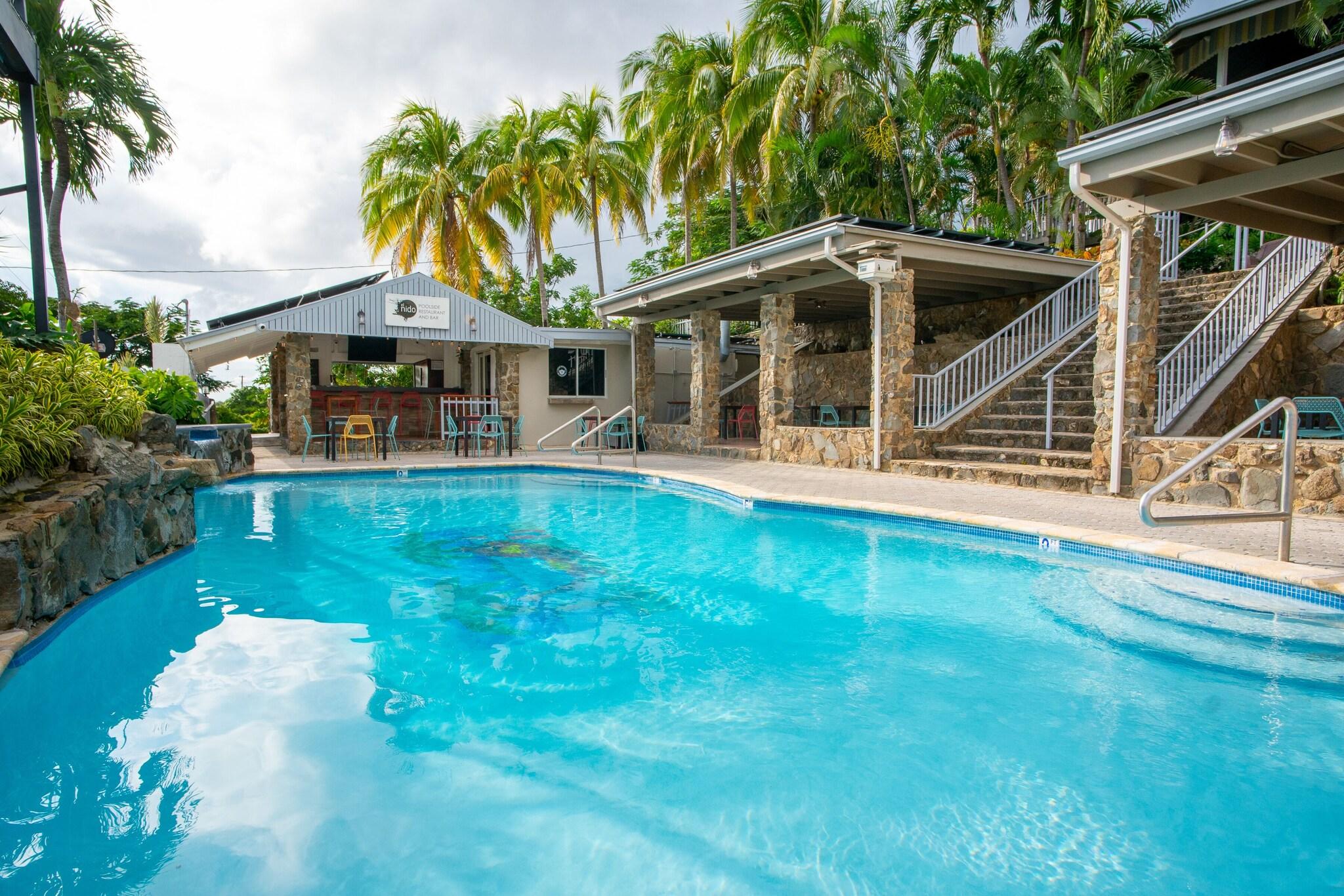 Lazy Parrot Inn by null