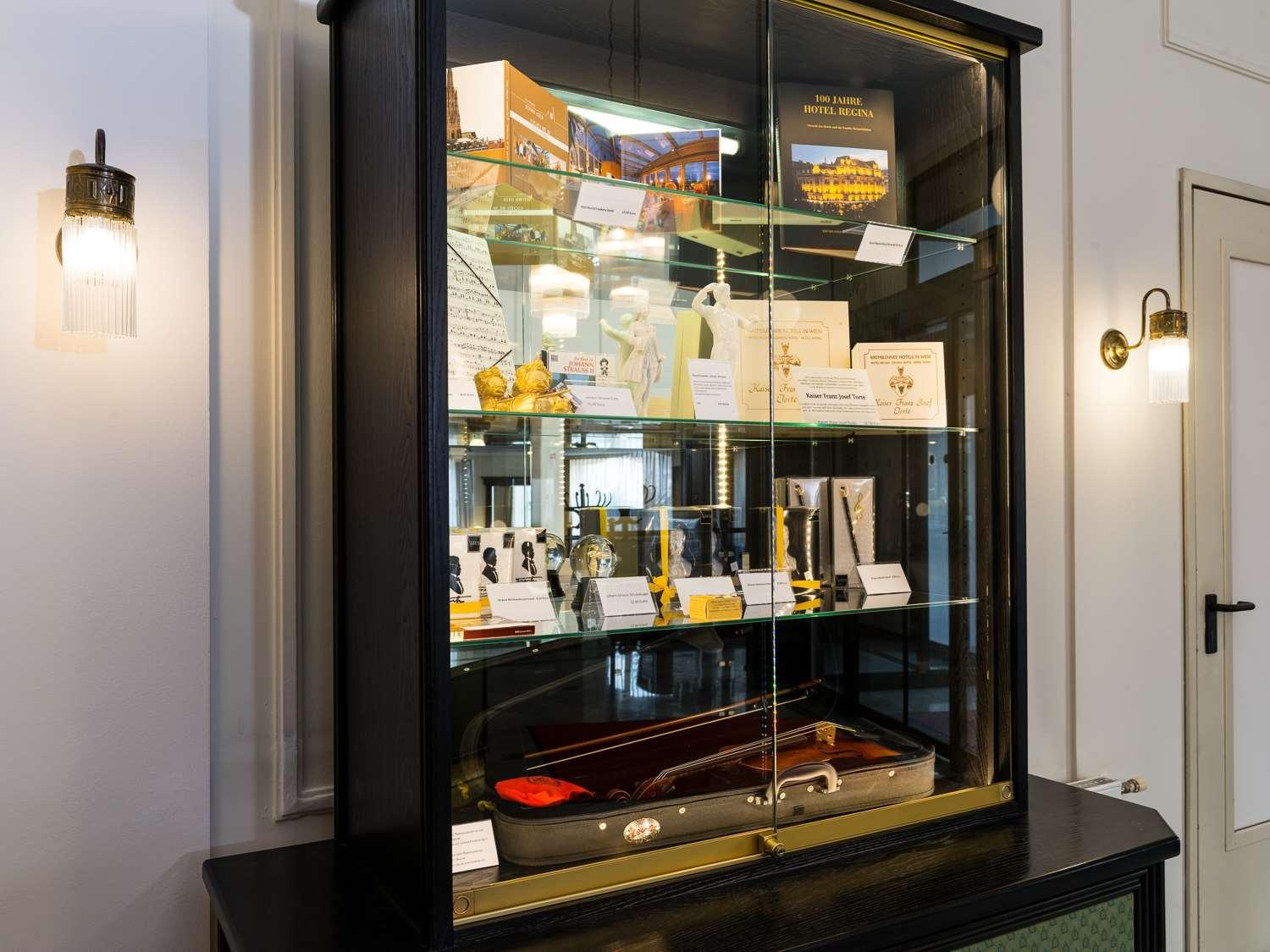 Hotel Johann Strauss by null