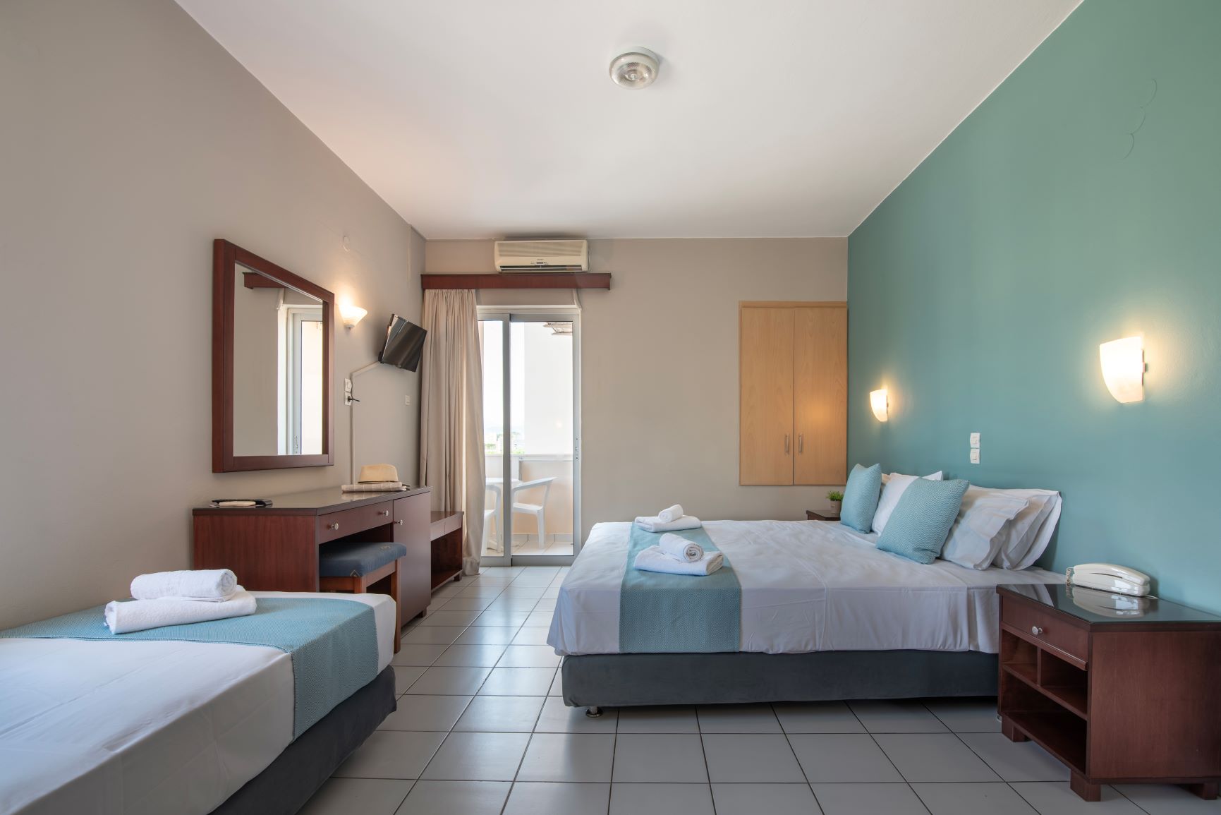 Triple room