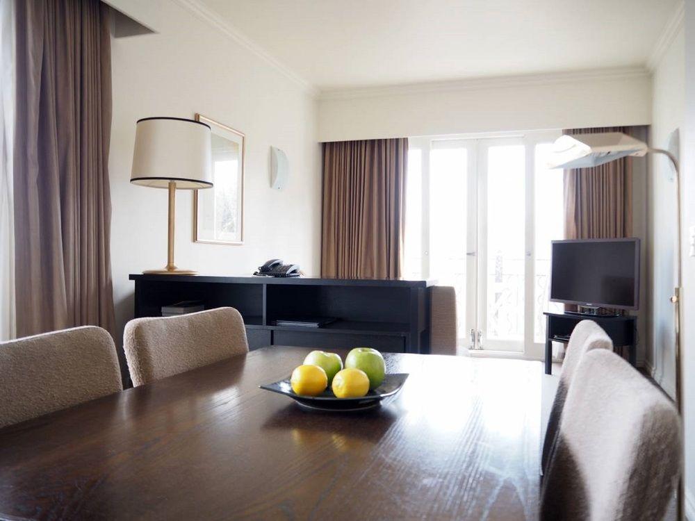 The Lyall Hotel by null