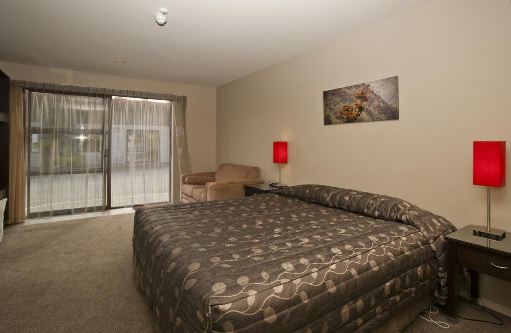 58 on Cron Motel by null