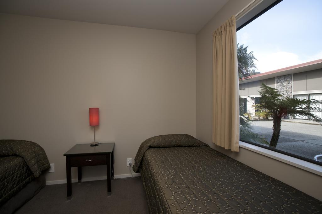 58 on Cron Motel by null