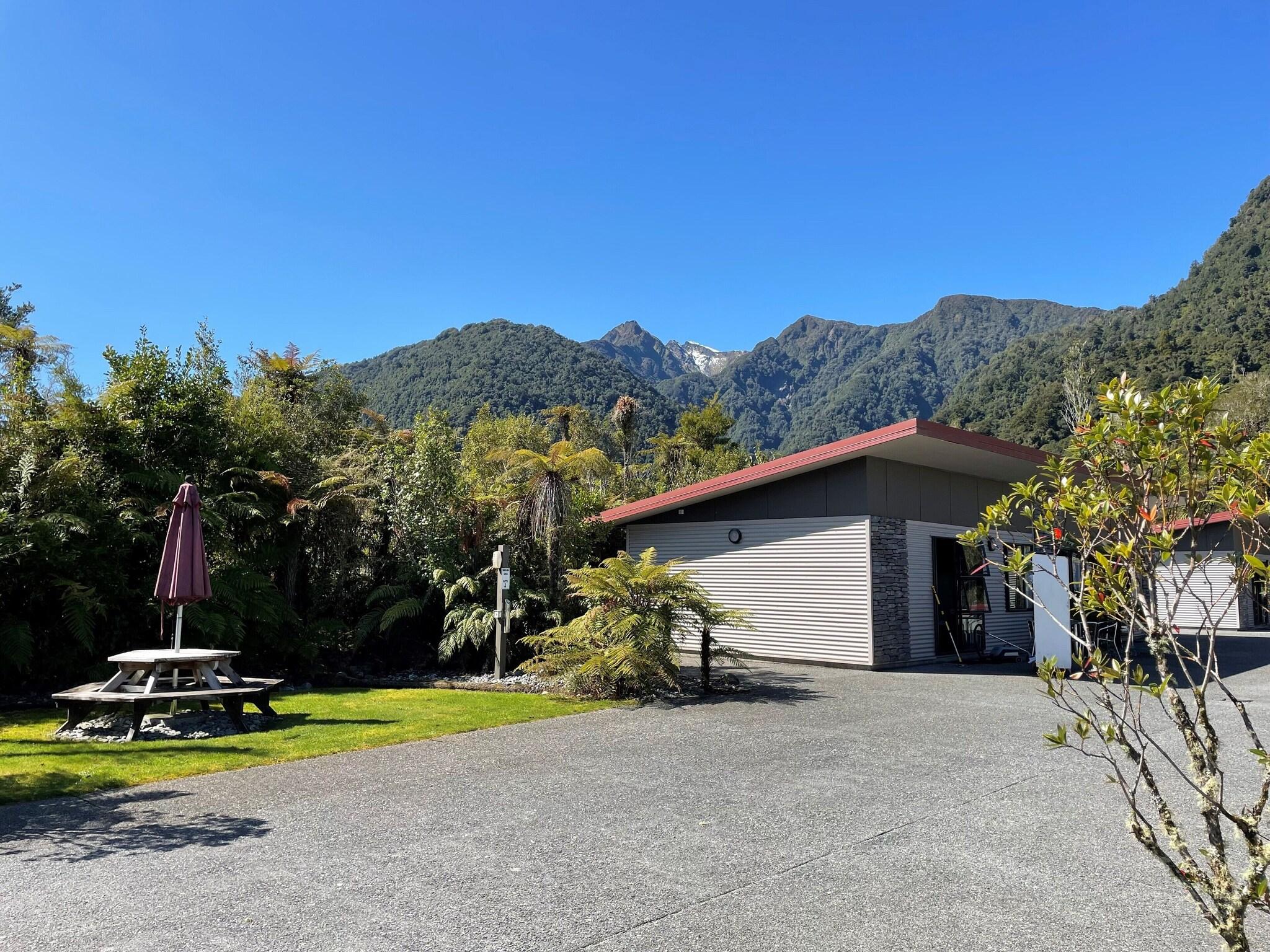 58 on Cron Motel by null