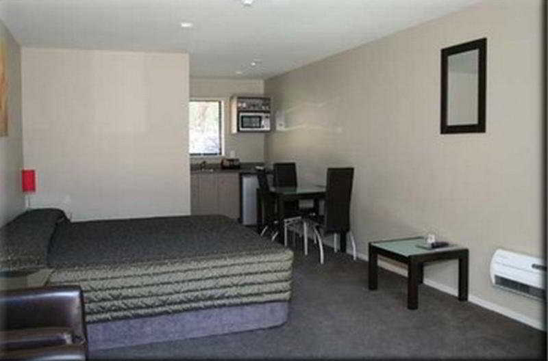 58 on Cron Motel by null