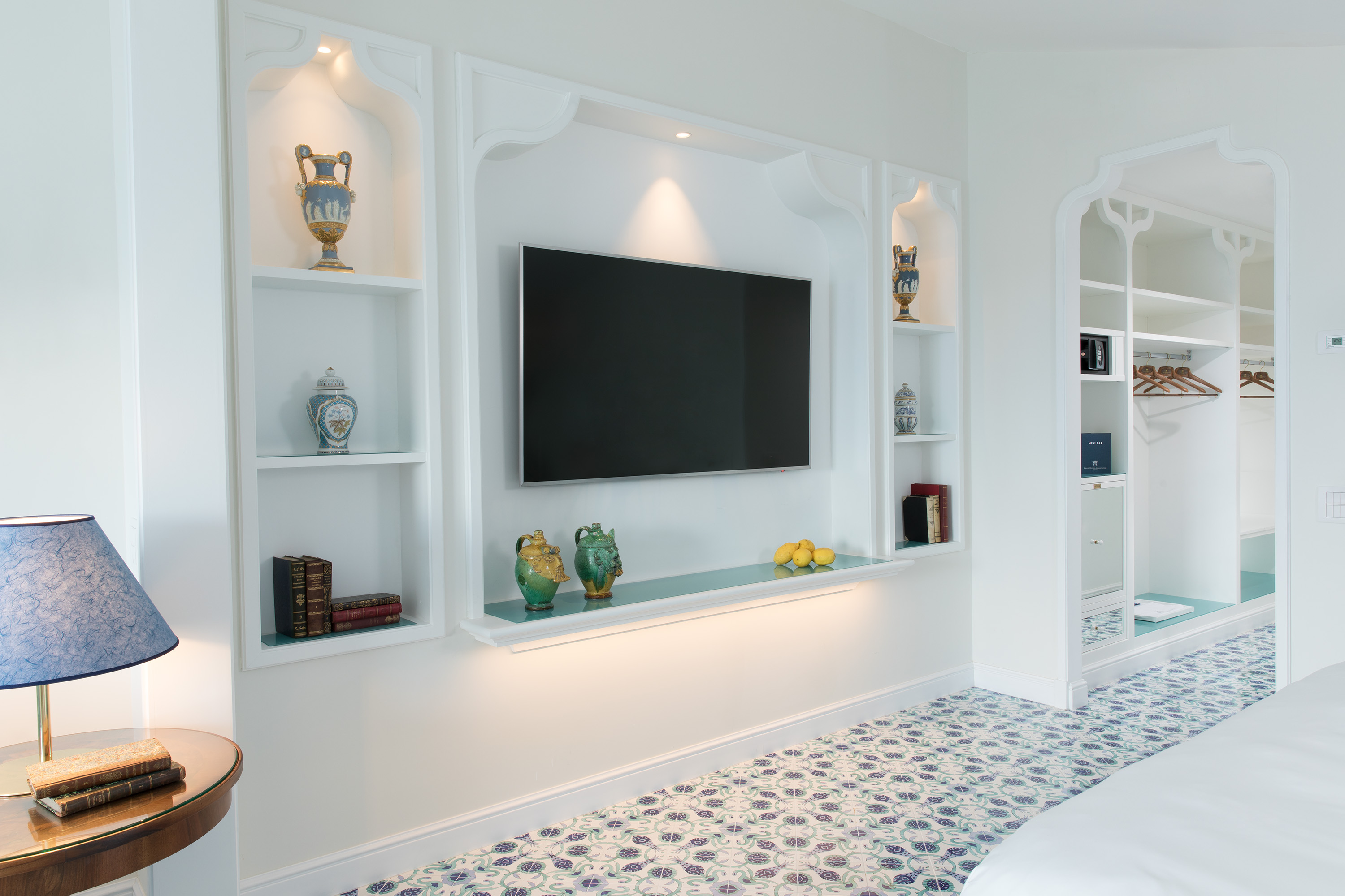 Suite, partial sea view