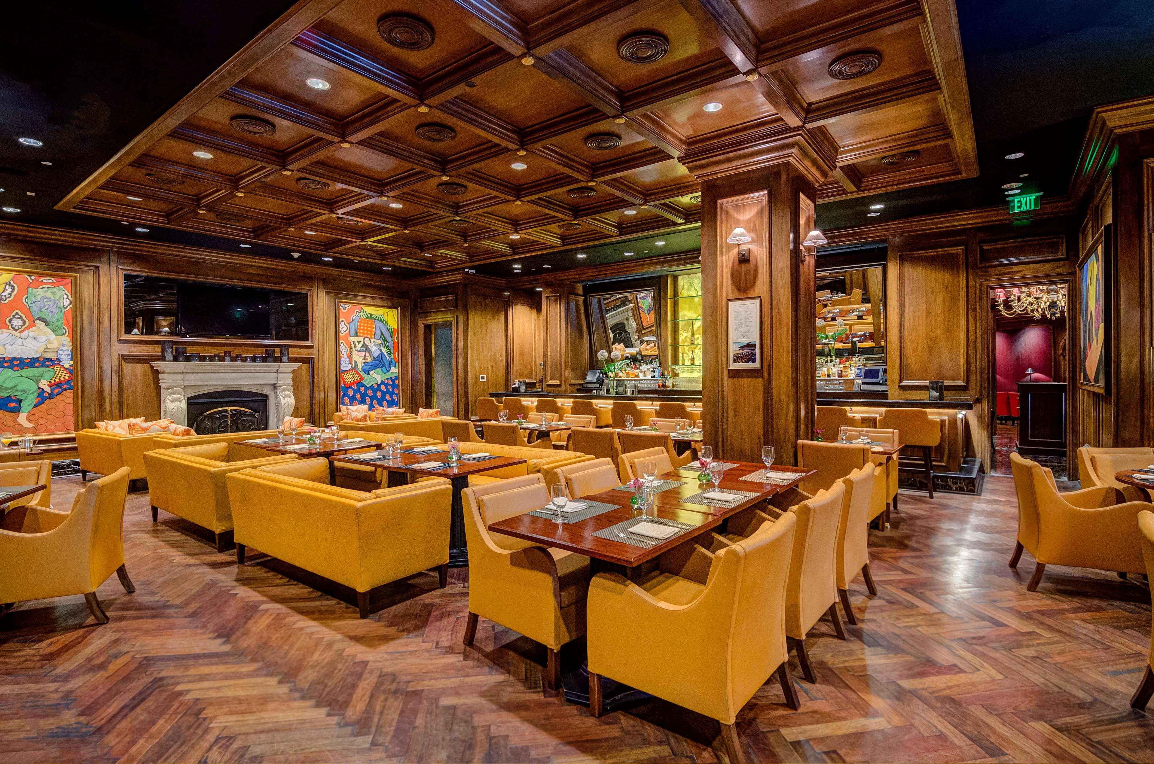 The Garden City Hotel by null