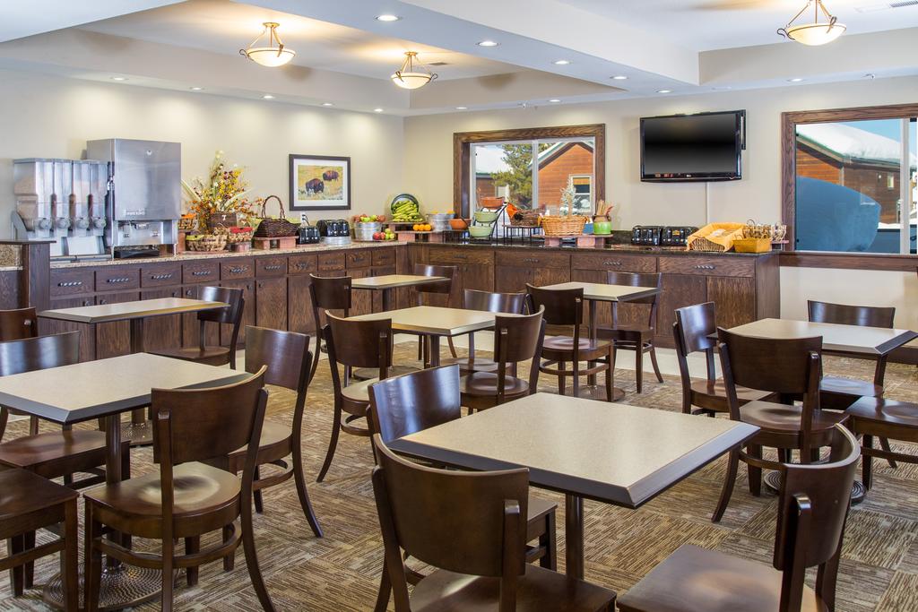 Gray Wolf Inn & Suites