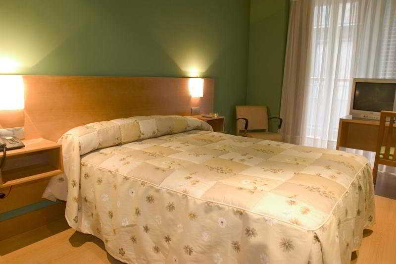 Hotel Bilbao Jardines by null