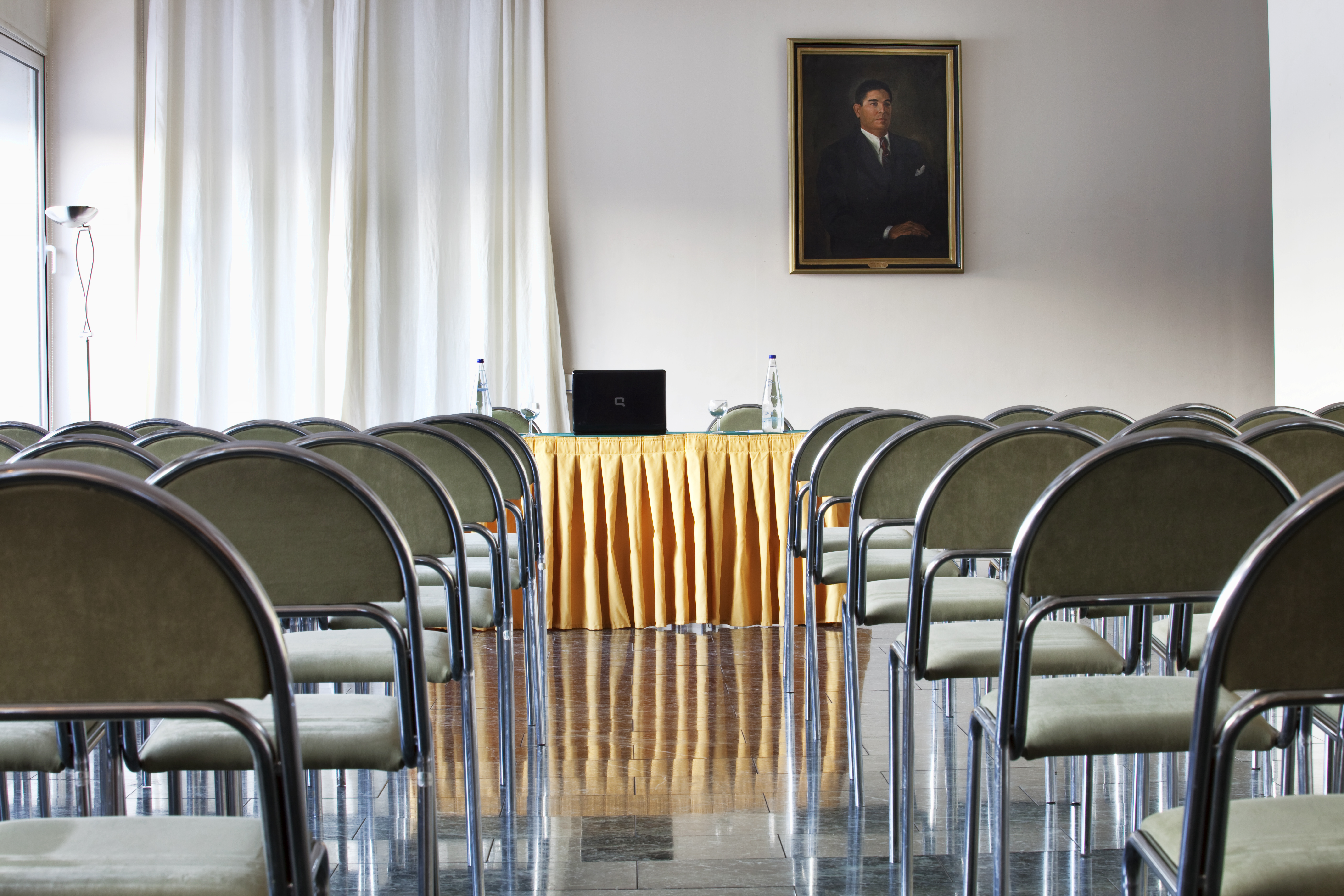 Lucy Hotel - фото