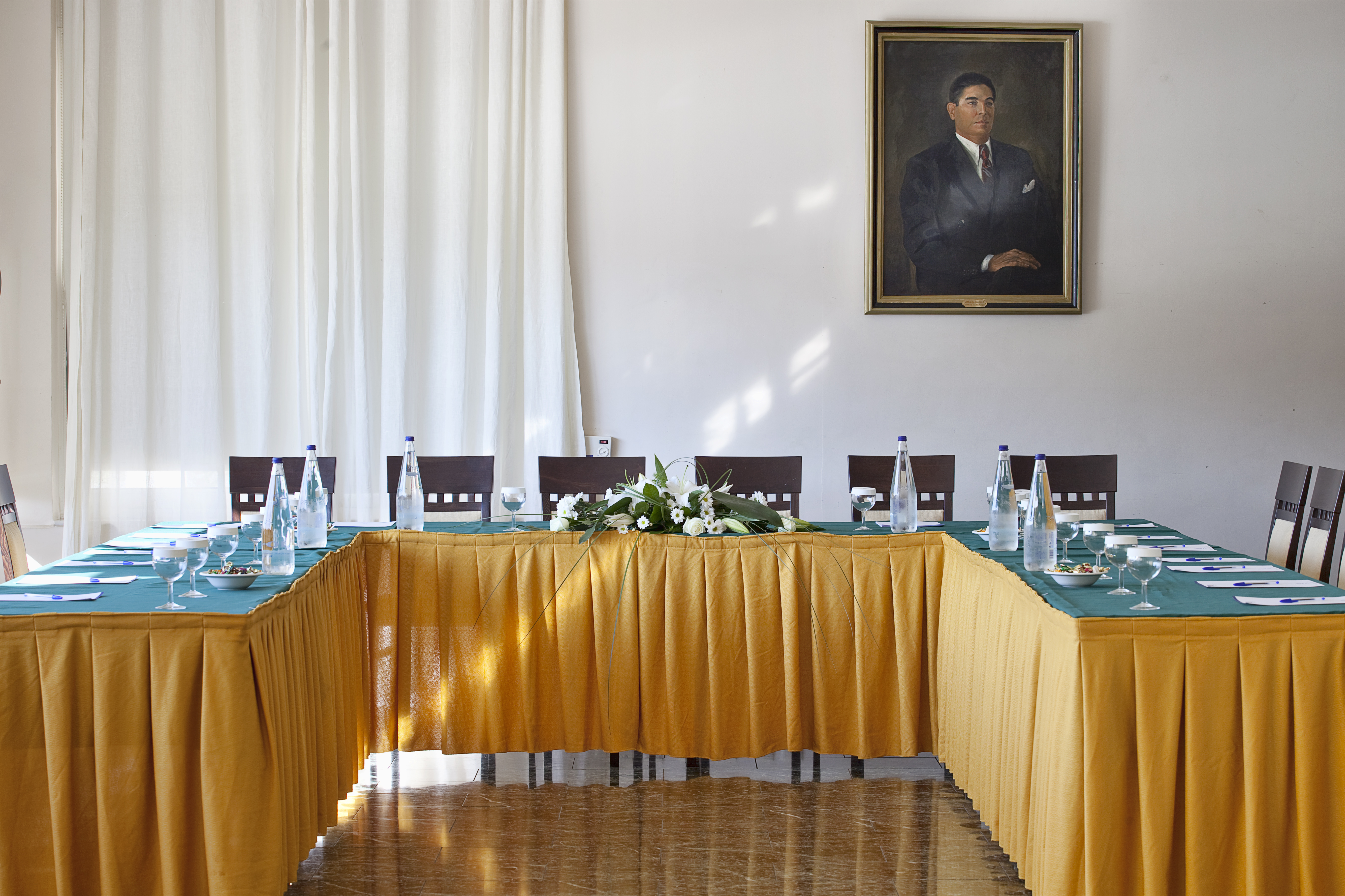 Lucy Hotel - фото