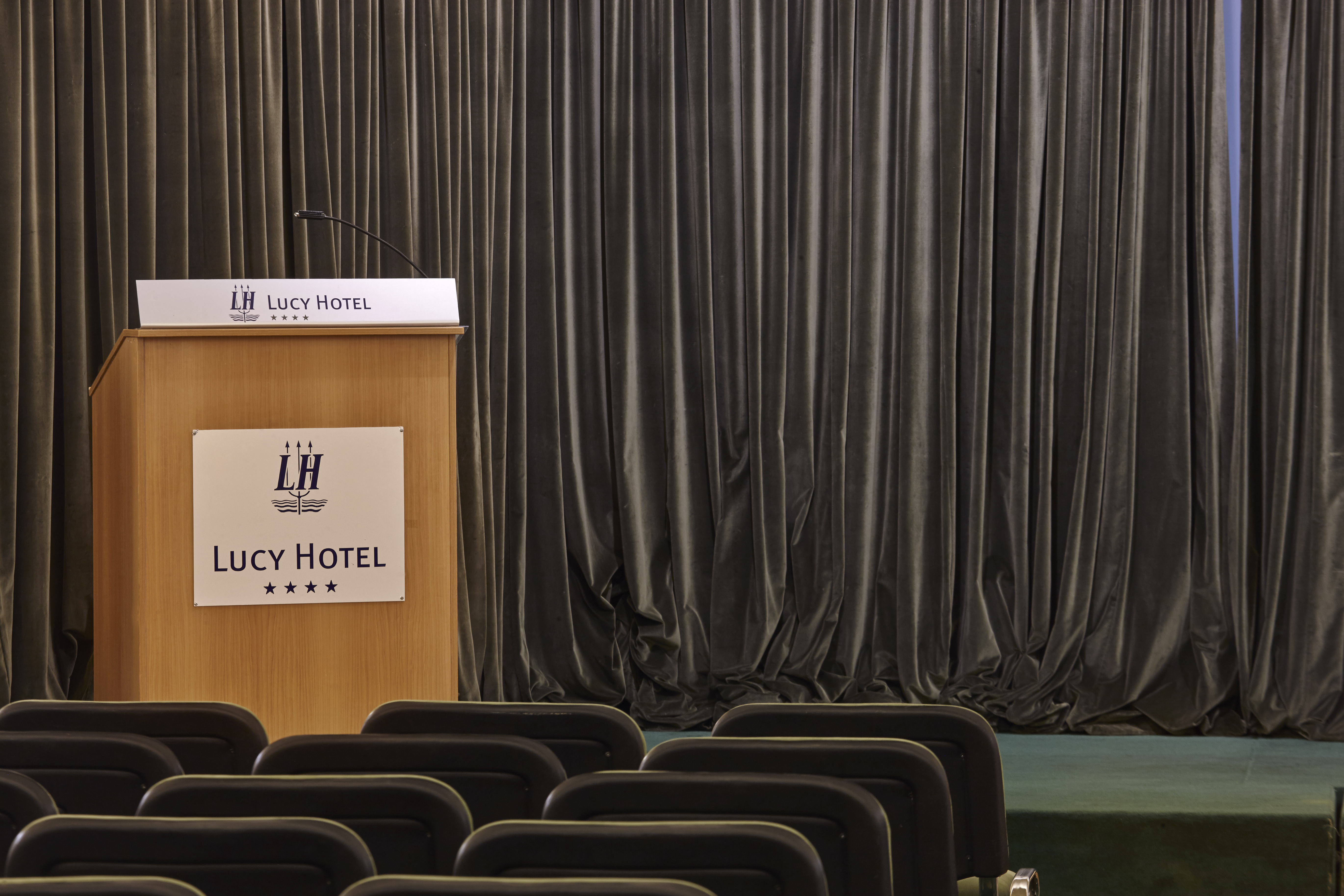 Lucy Hotel - фото