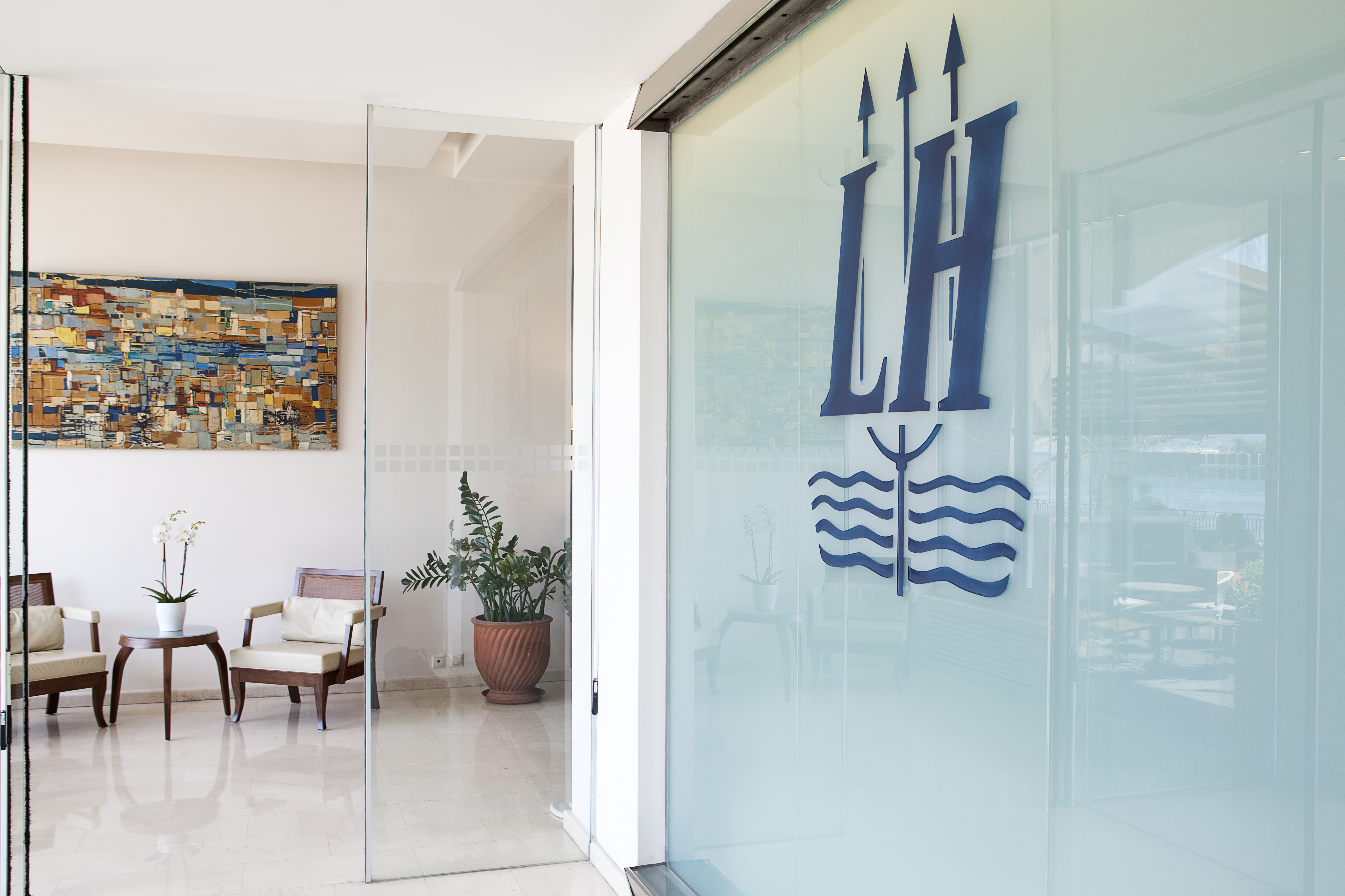 Lucy Hotel - фото