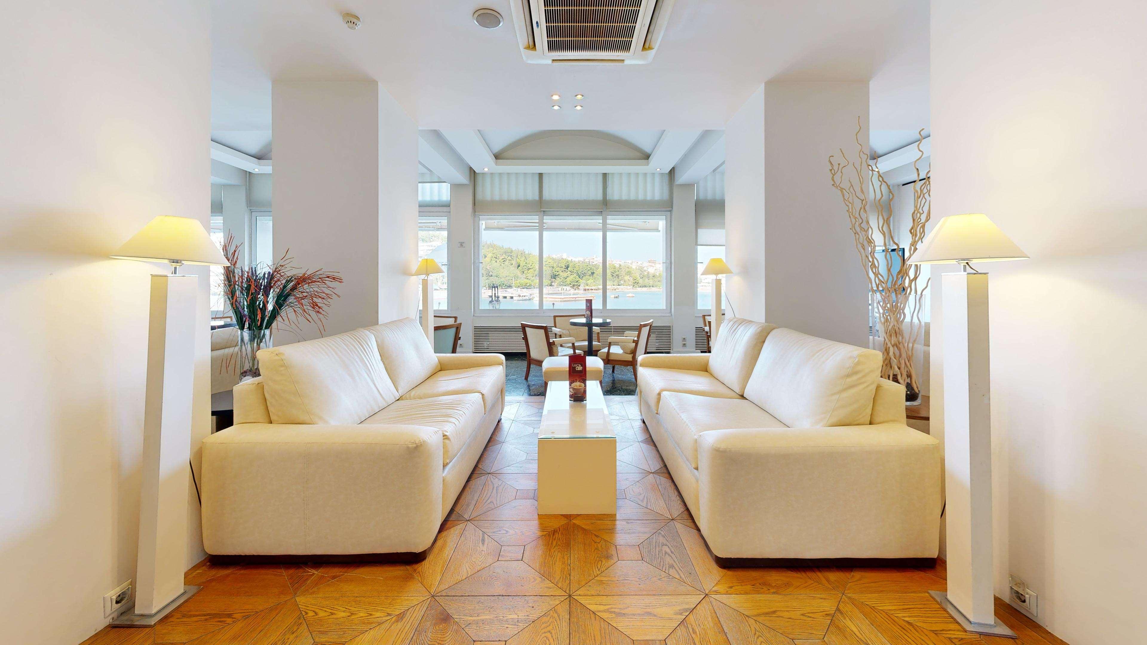 Lucy Hotel - фото