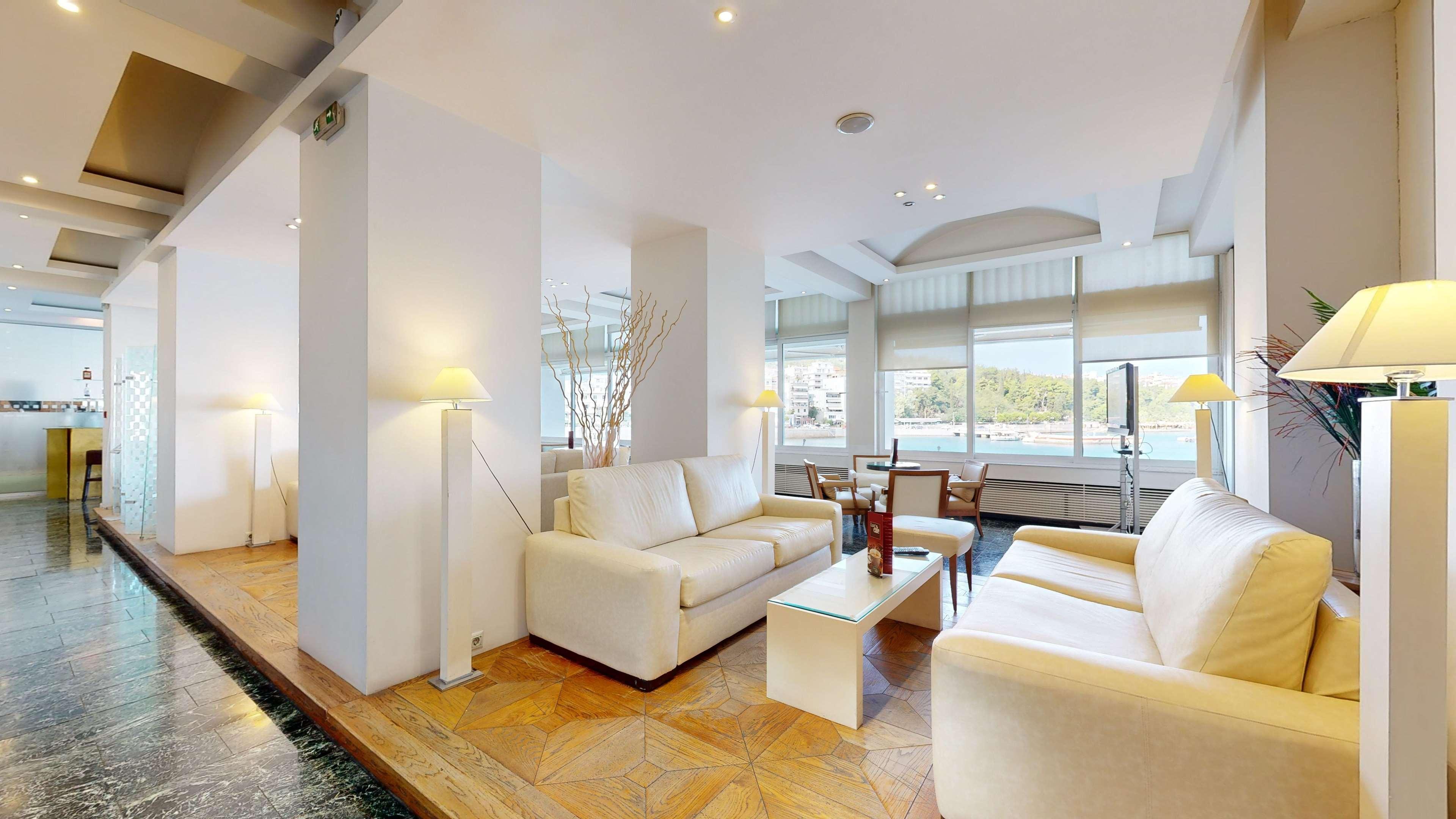 Lucy Hotel - фото