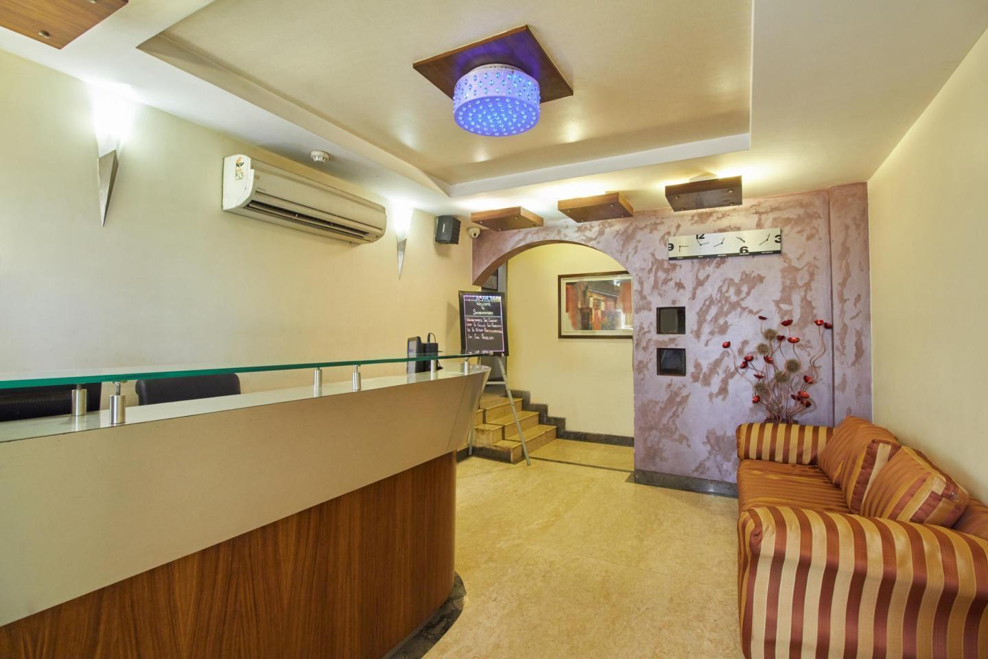 Super Townhouse OAK Hotel Shubhangan Near Juhu Beach by null