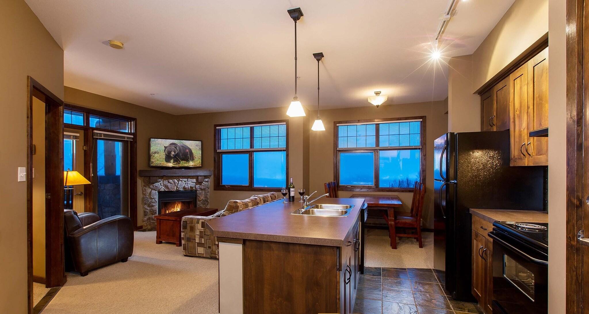 Glacier Mountaineer Lodge