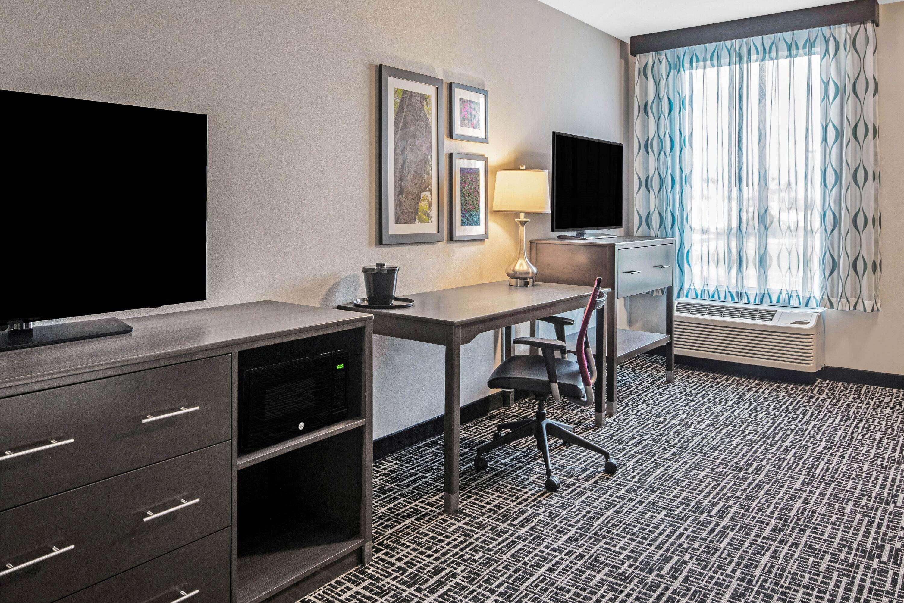 La Quinta Inn & Suites McAllen La Plaza Mall