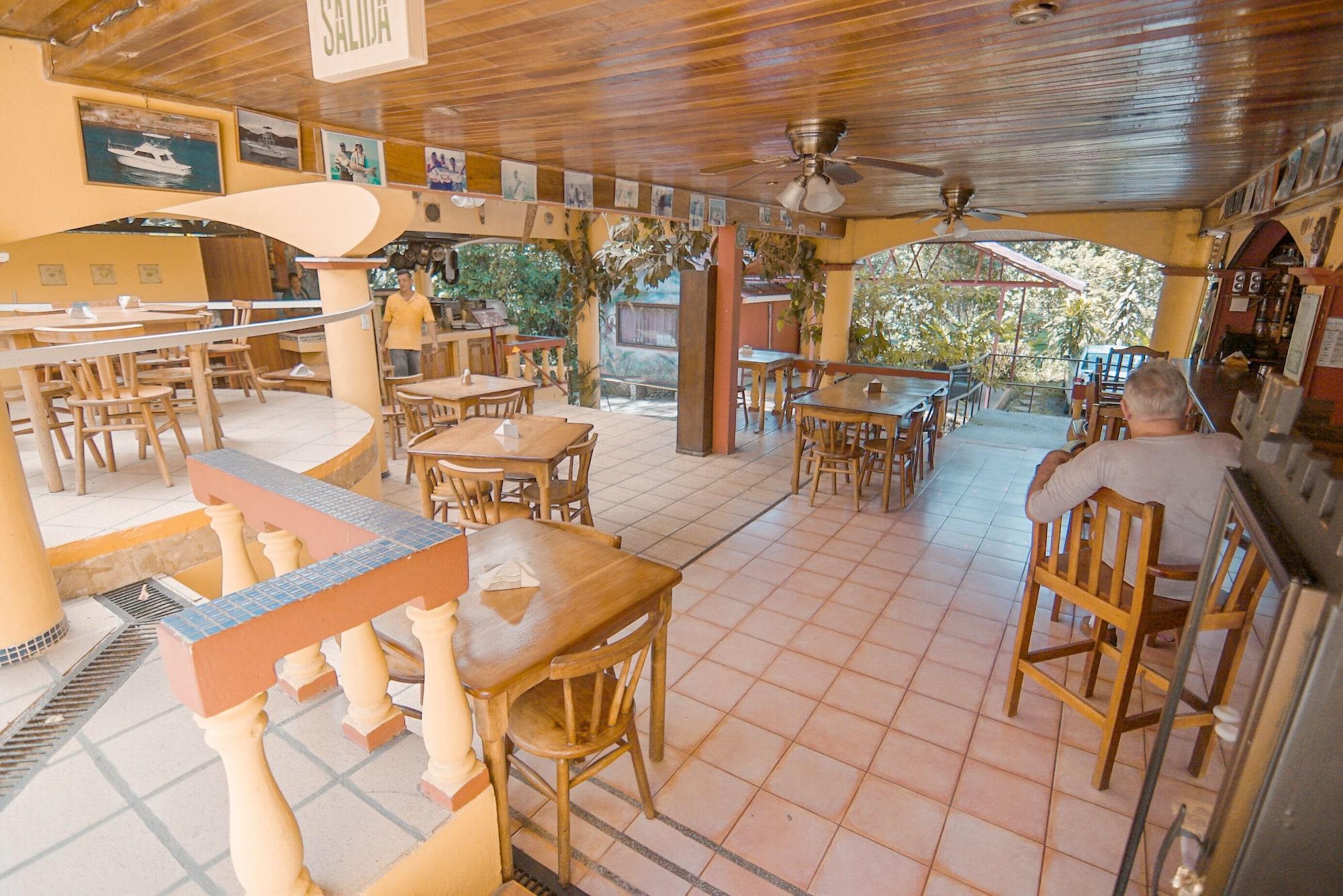 Tres Banderas Jungle Hotel by null