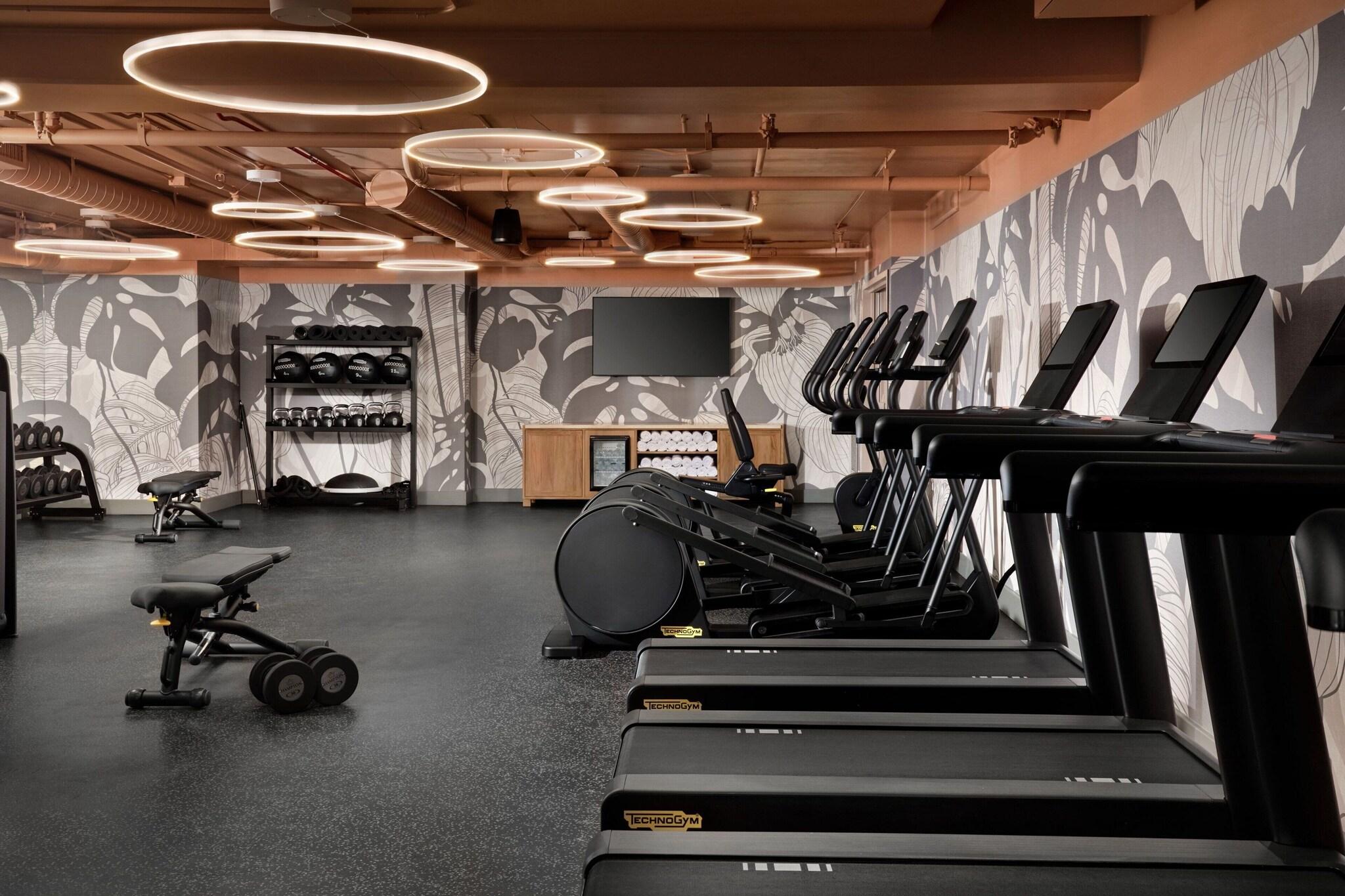 Sandbourne Santa Monica, Autograph Collection by null