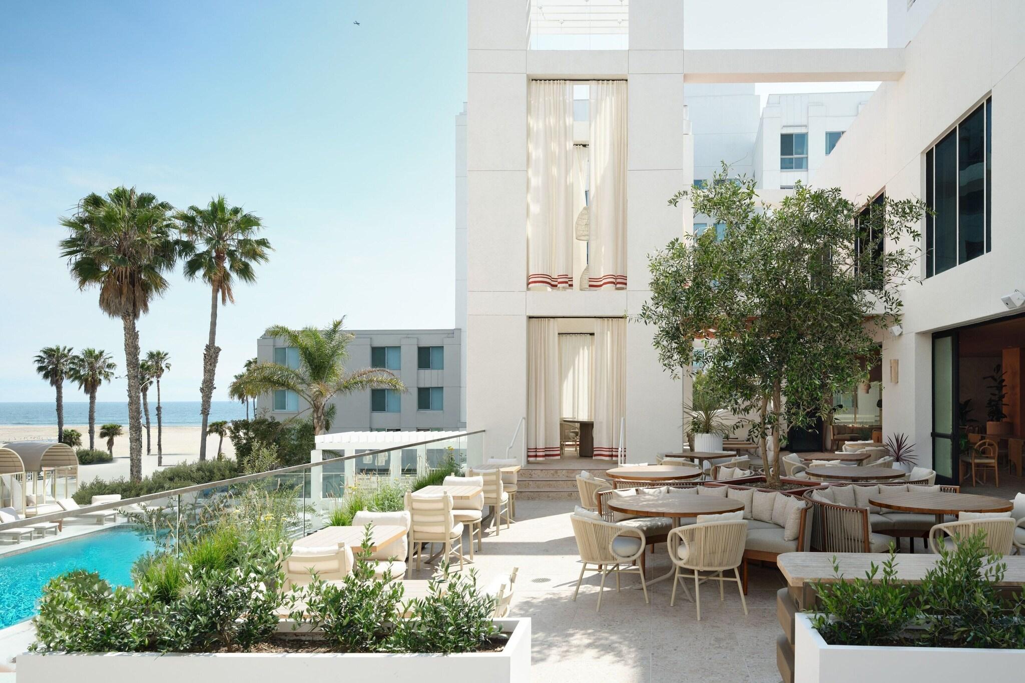 Sandbourne Santa Monica, Autograph Collection by null