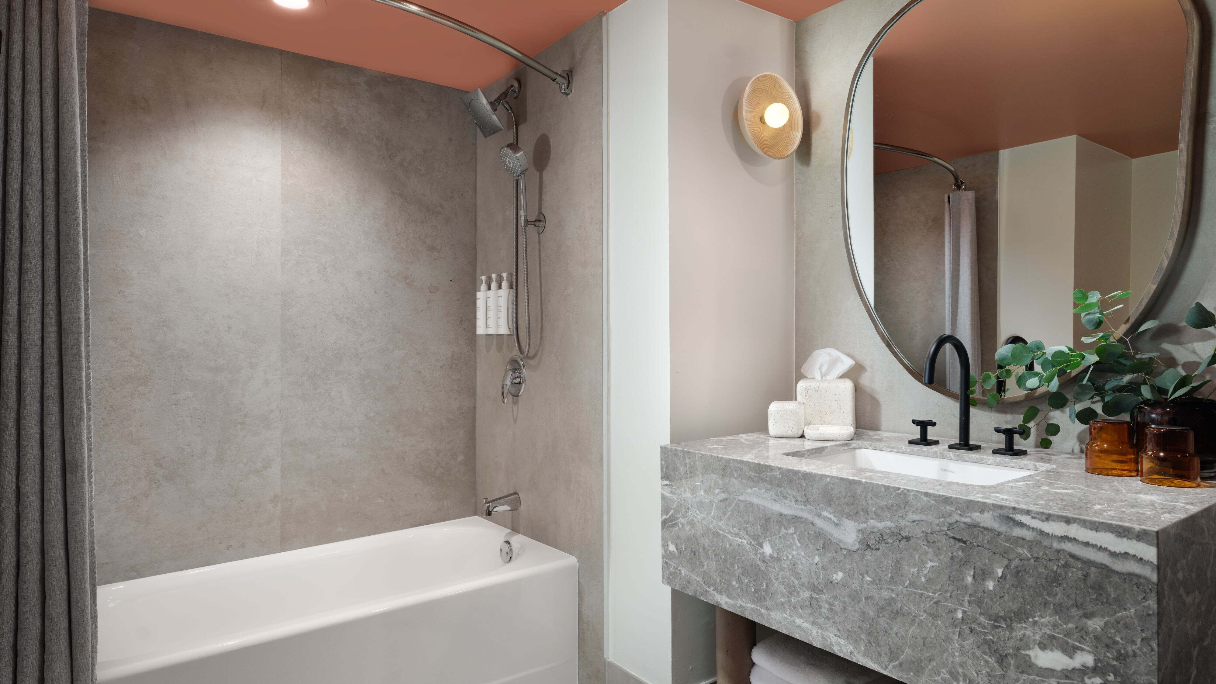 Sandbourne Santa Monica, Autograph Collection by null