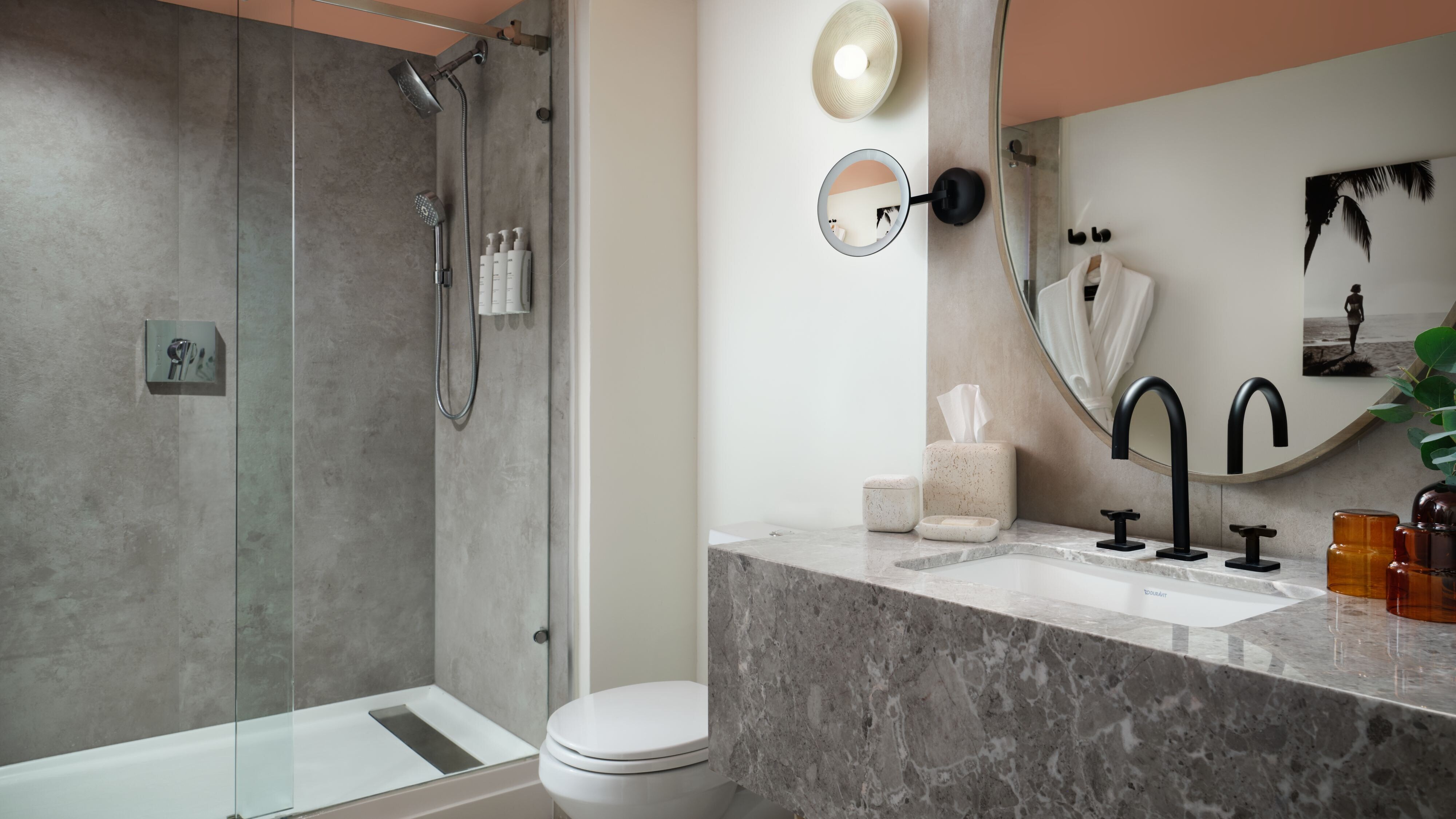 Sandbourne Santa Monica, Autograph Collection by null