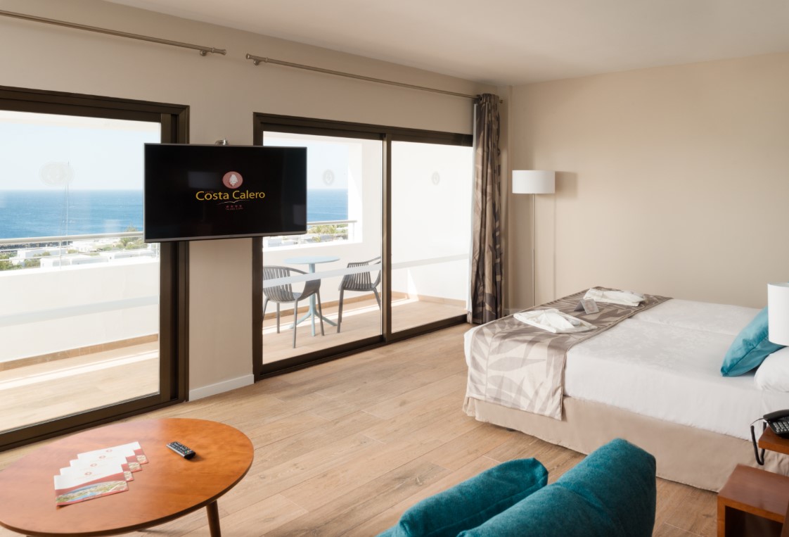 Suite, premium, junior
