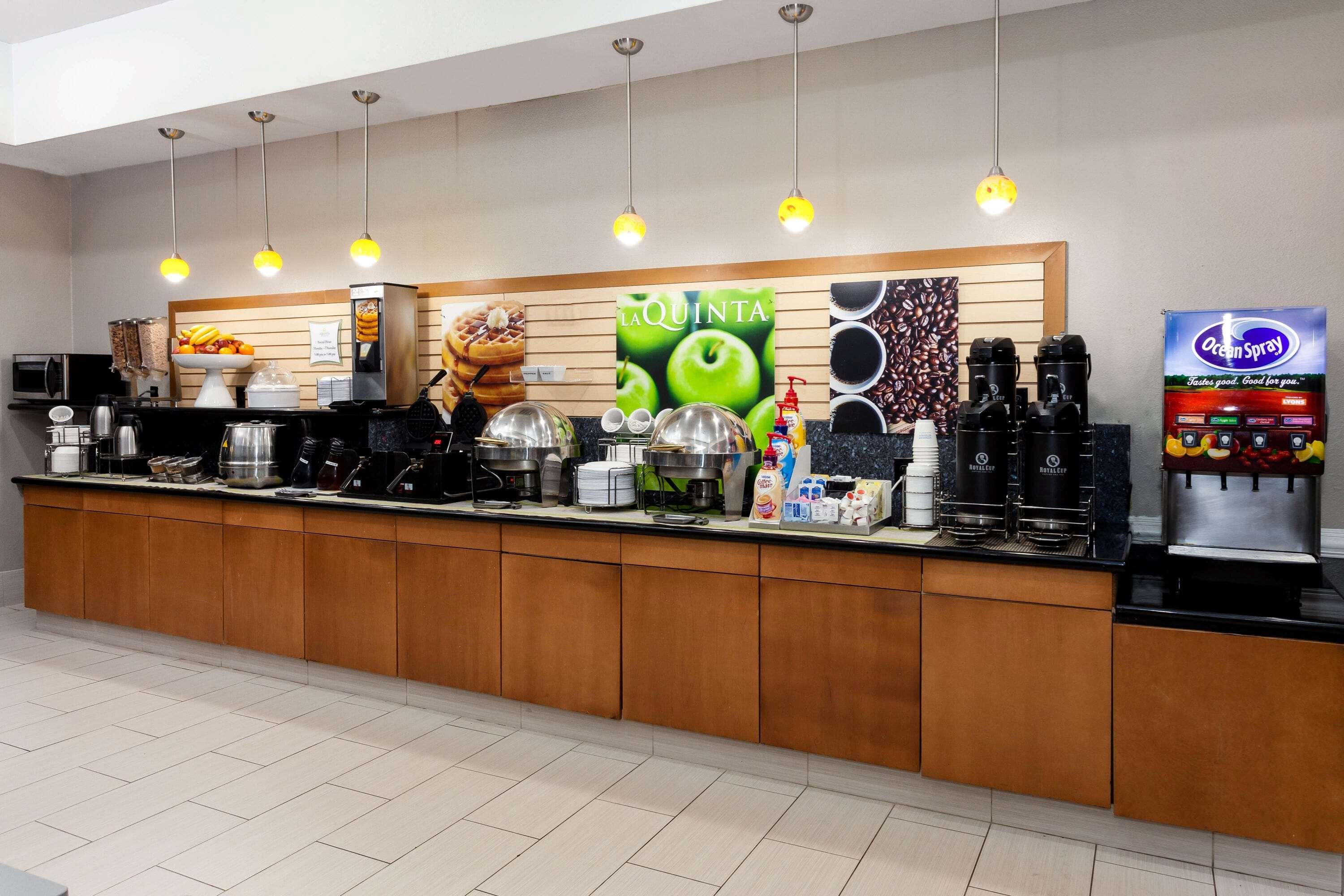 La Quinta Inn & Suites by Wyndham Laredo Airport