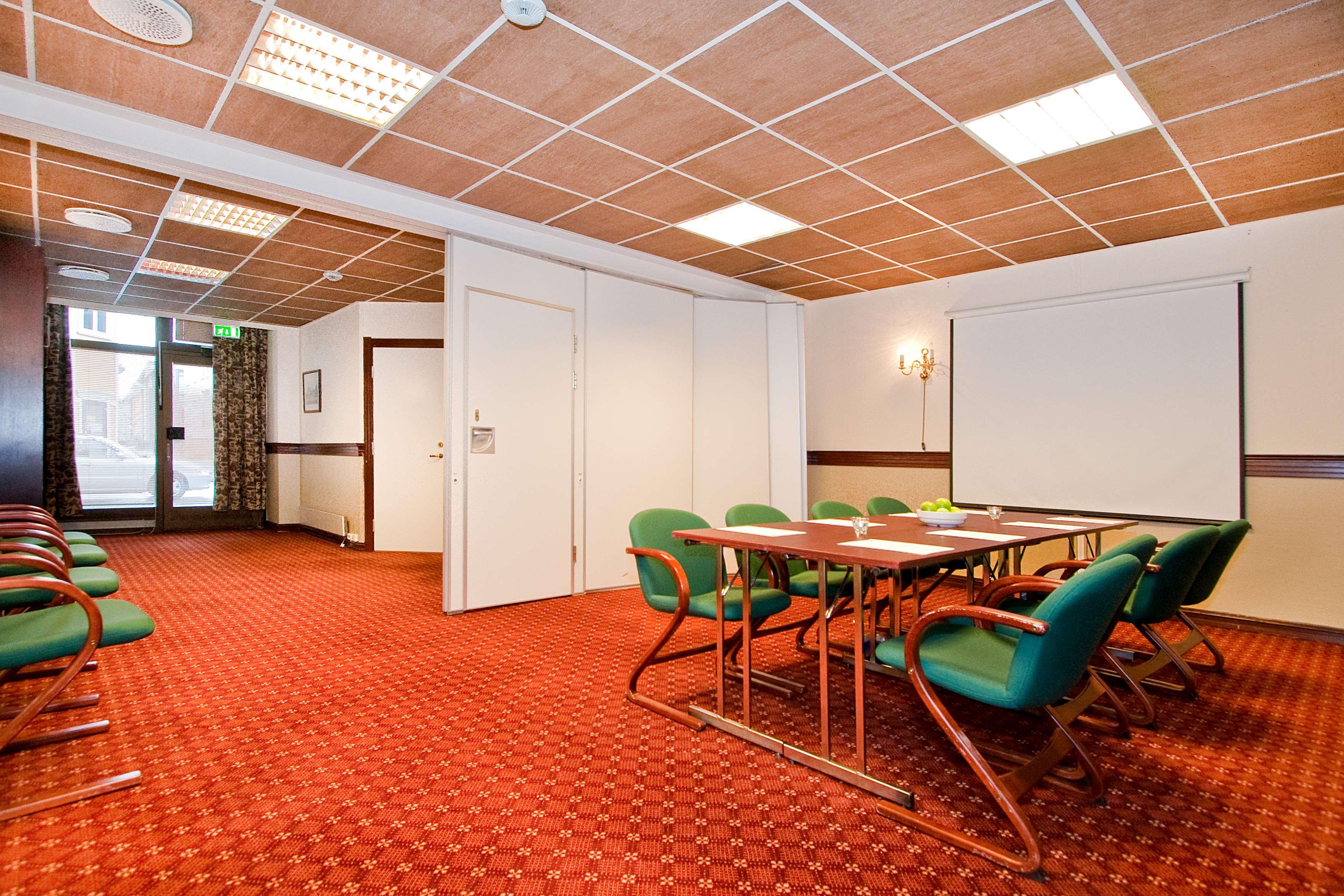 Chesterfield Hotel by null