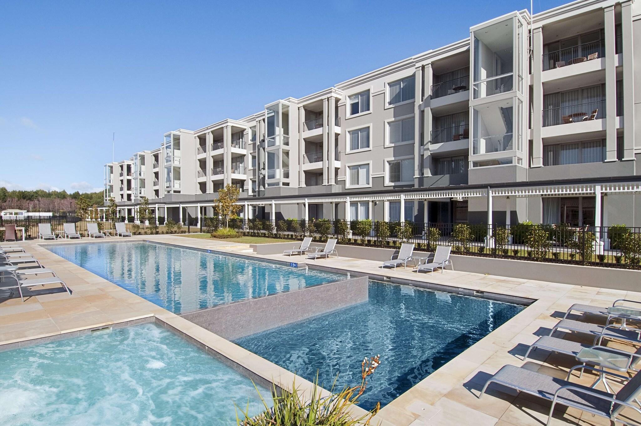 Hilton Lake Taupo by null