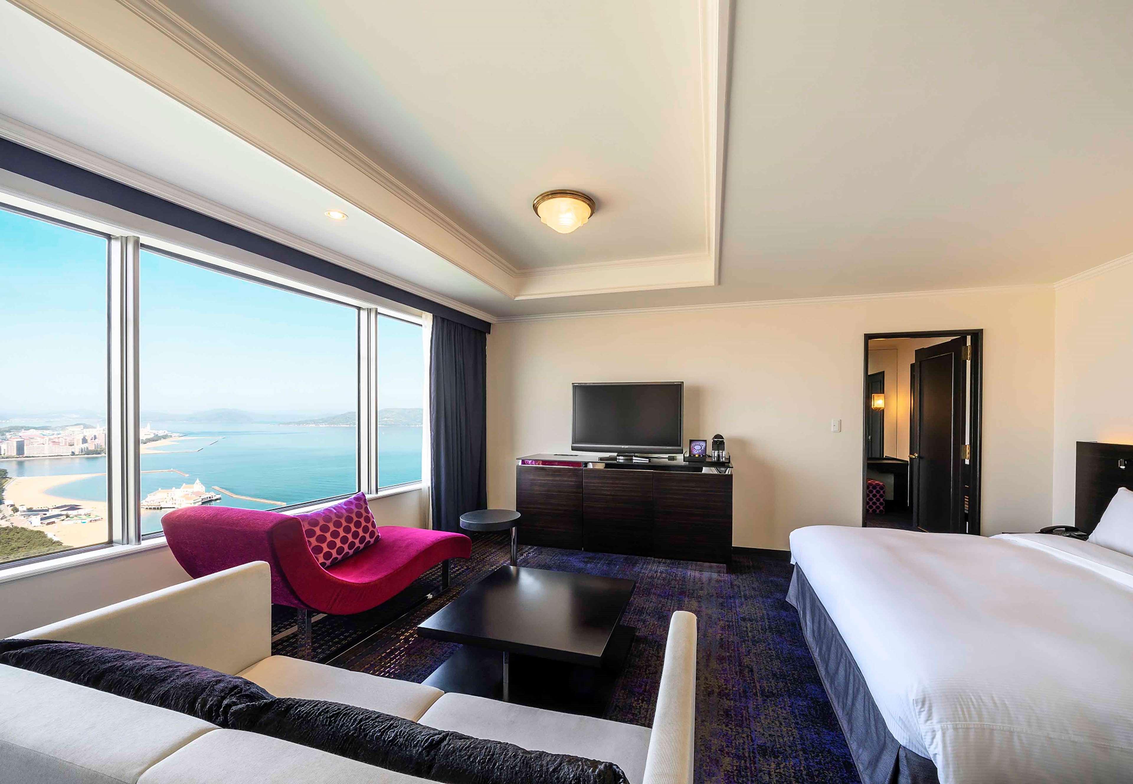 Hilton Fukuoka Sea Hawk by null