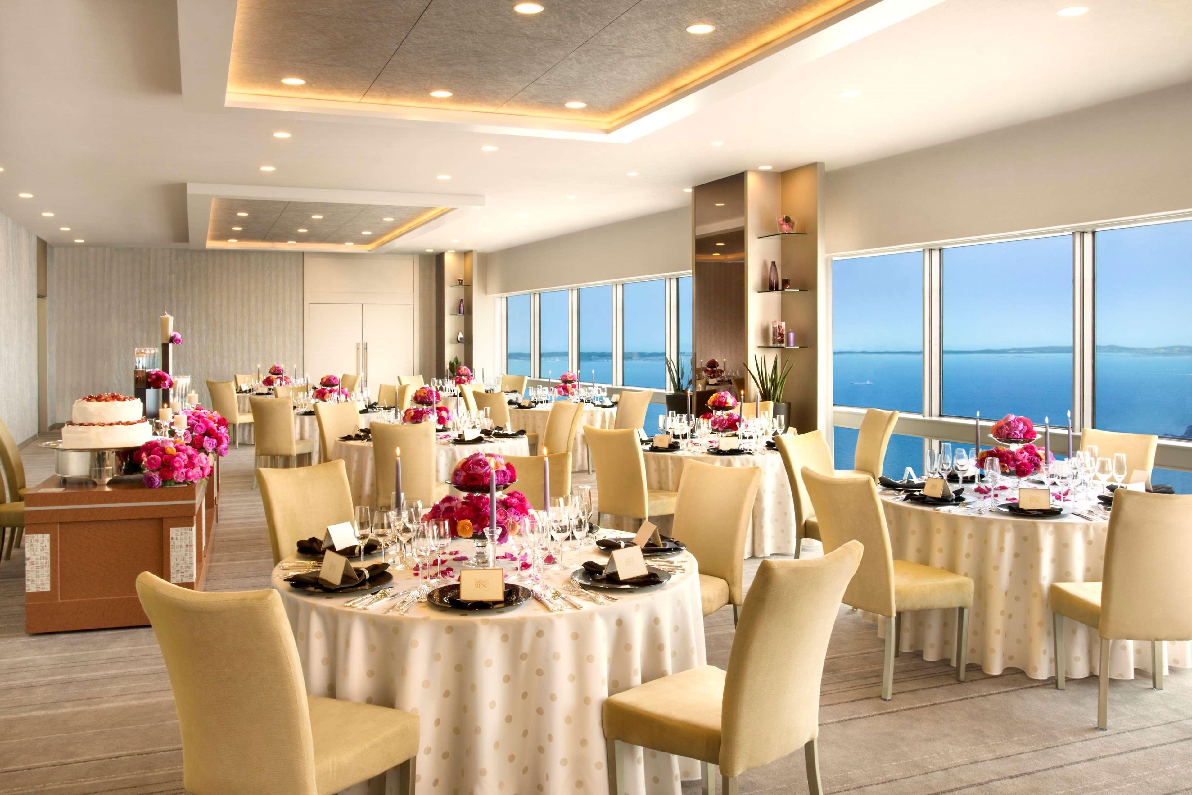 Hilton Fukuoka Sea Hawk by null