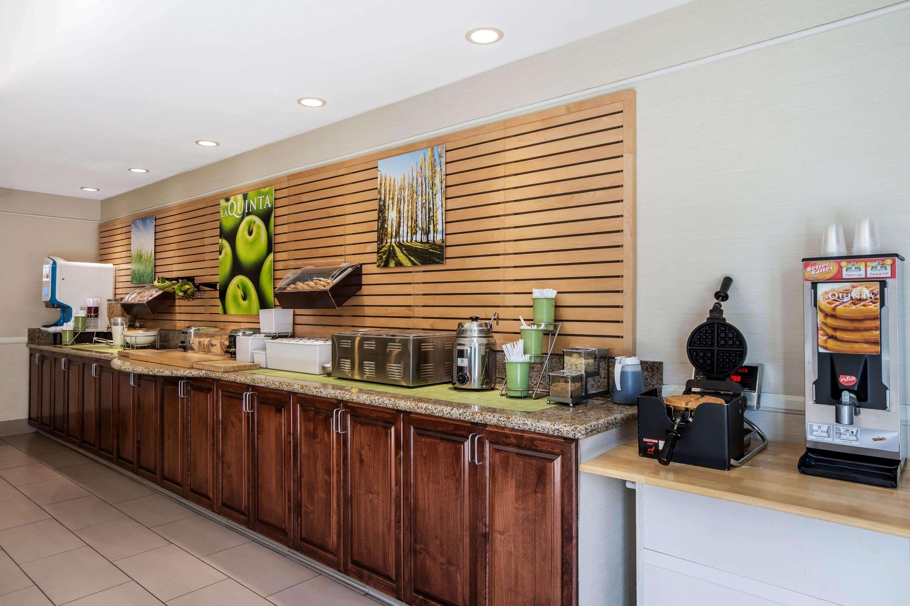 La Quinta Inn & Suites by Wyndham Bakersfield Nort