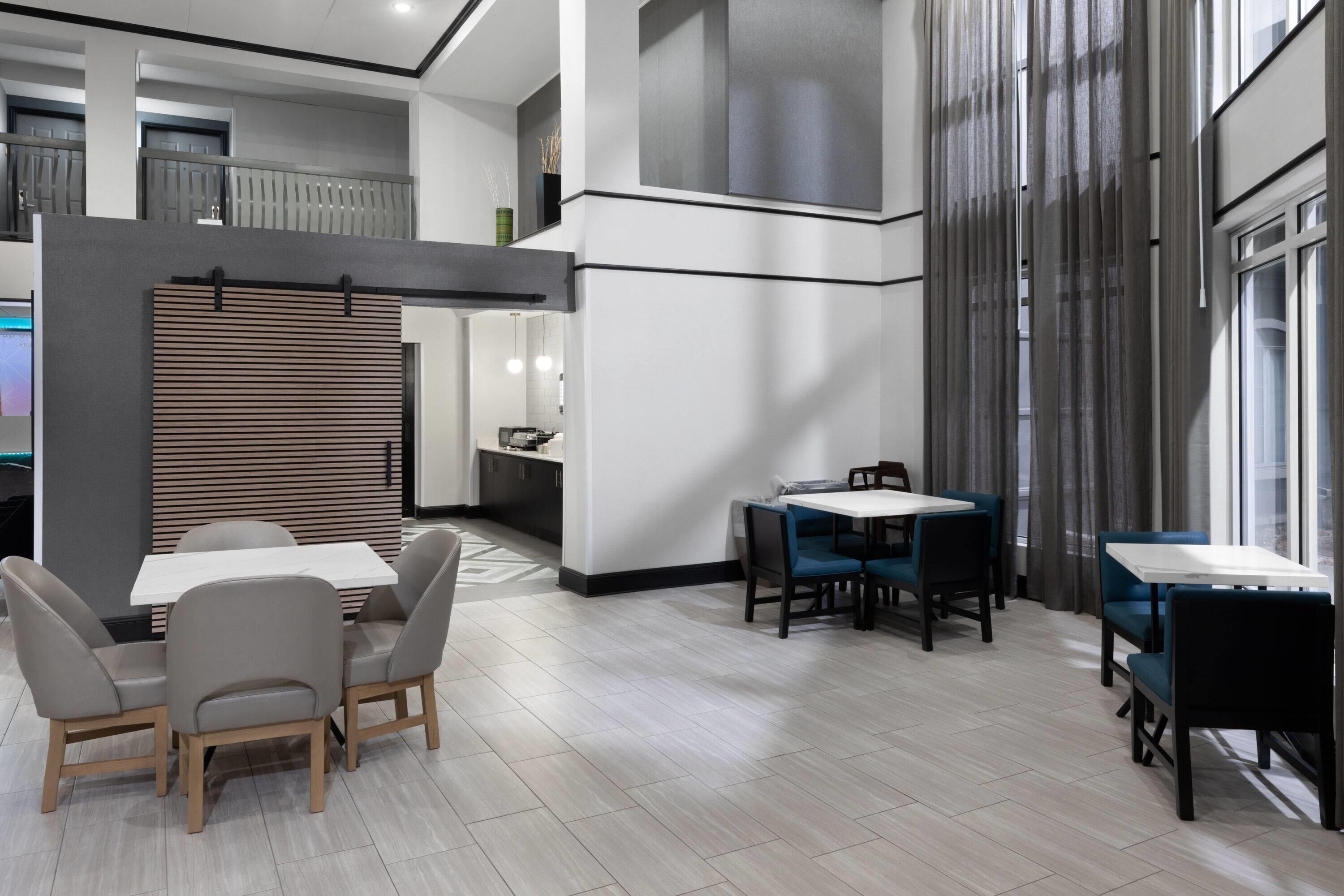La Quinta Inn & Suites by Wyndham Houston Bush IAH