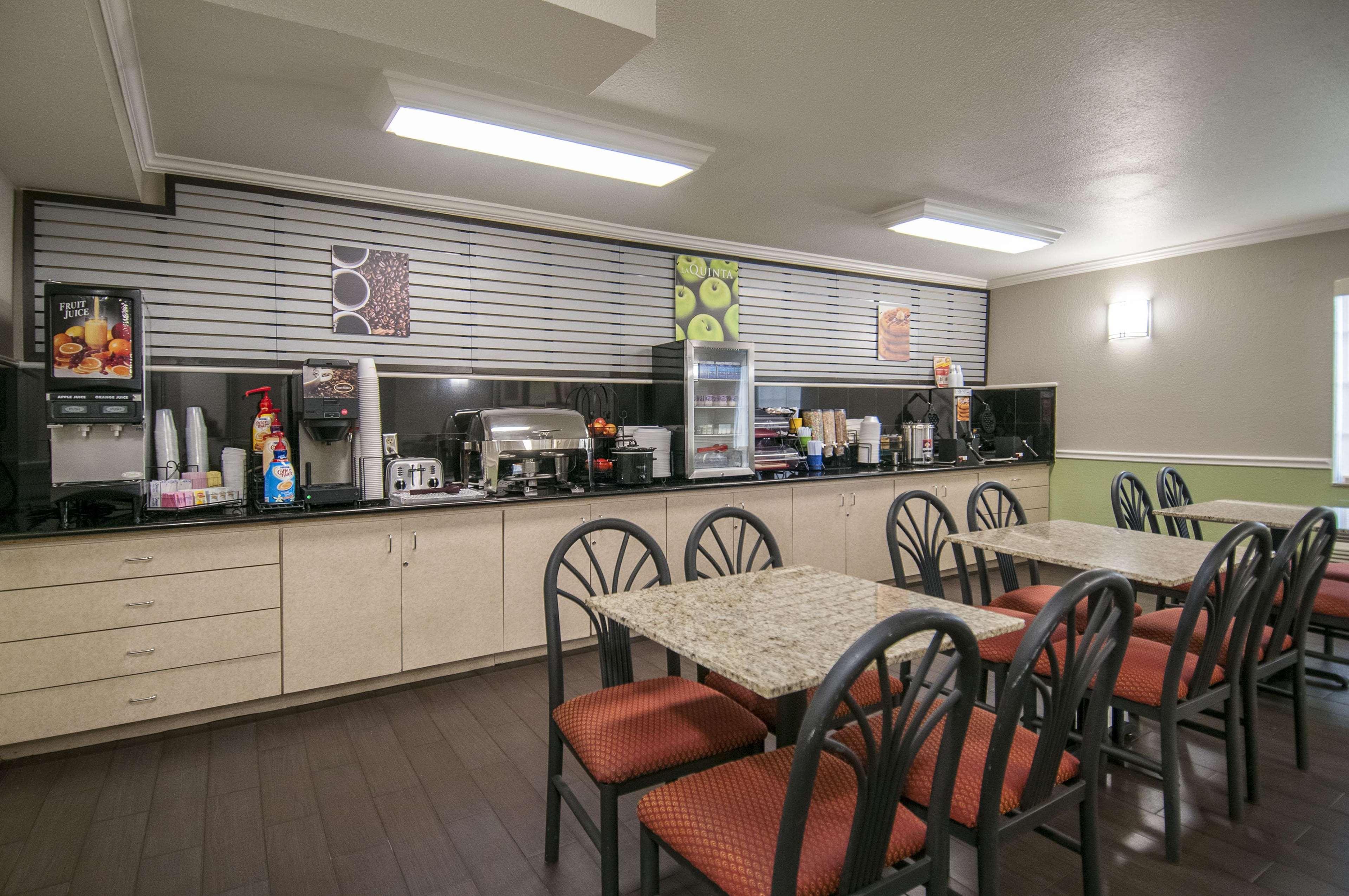 La Quinta Inn By Wyndham San Antonio Brooks City