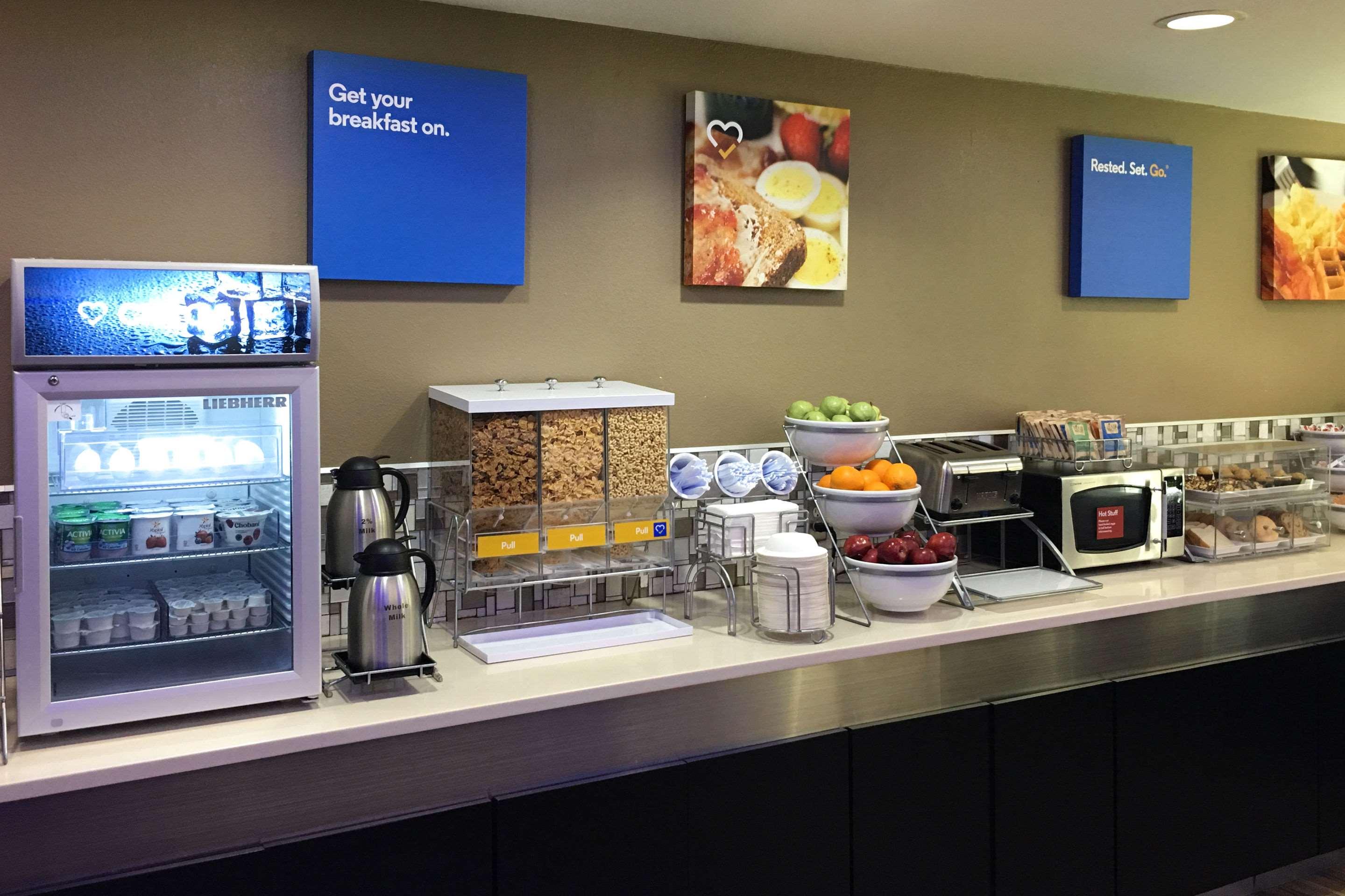 Comfort Inn & Suites Near Six Flags&Medical Center