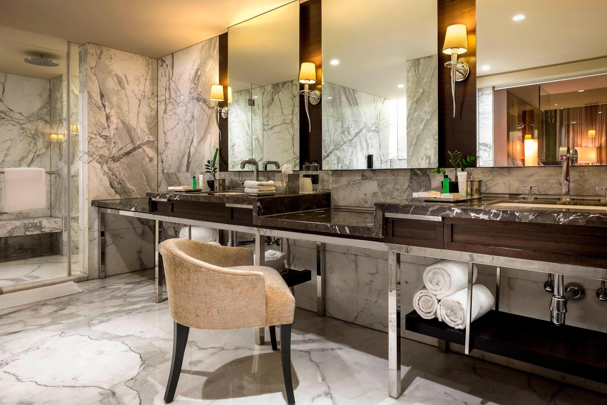 JW Marriott Mumbai Juhu by null