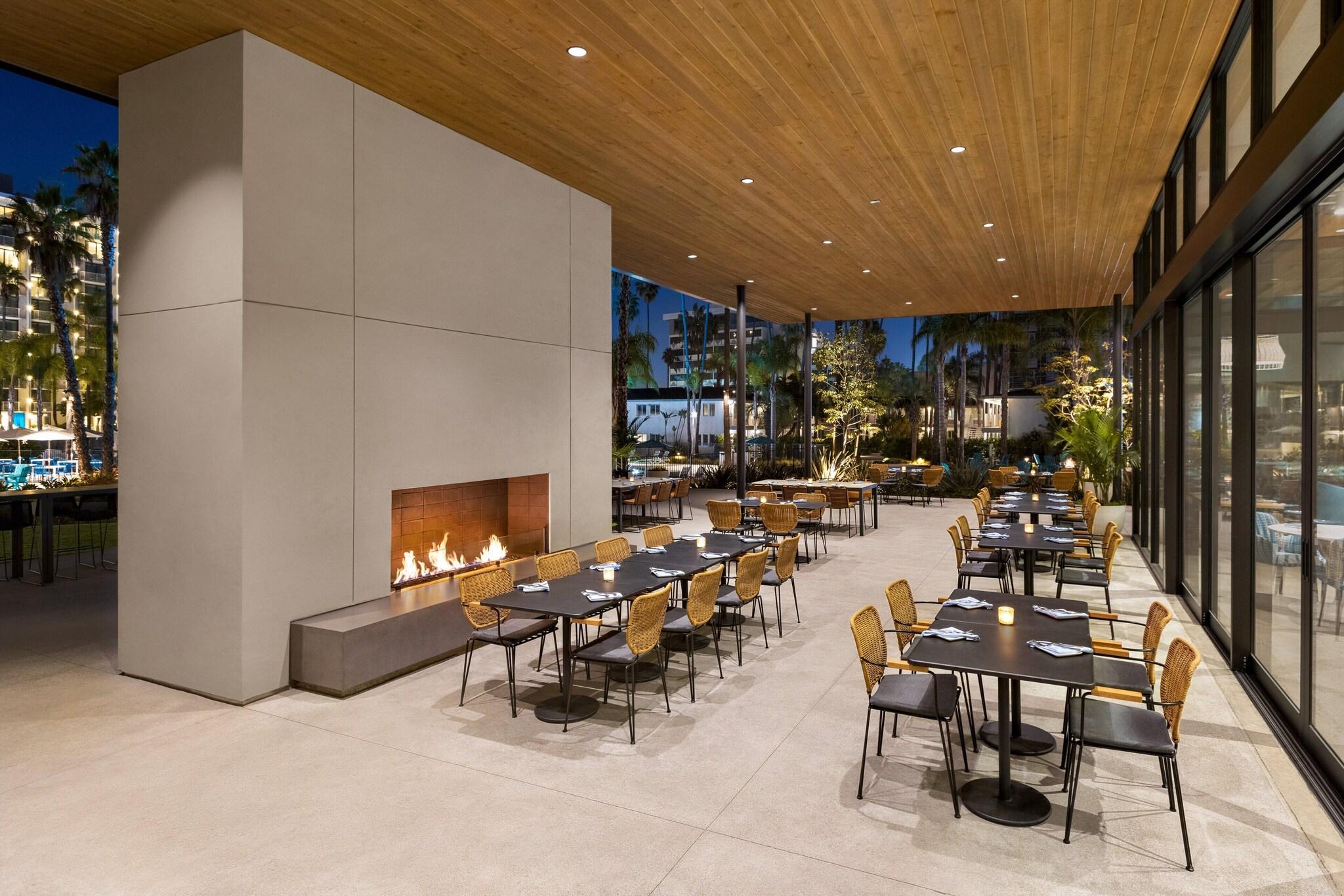 Town and Country Resort by null