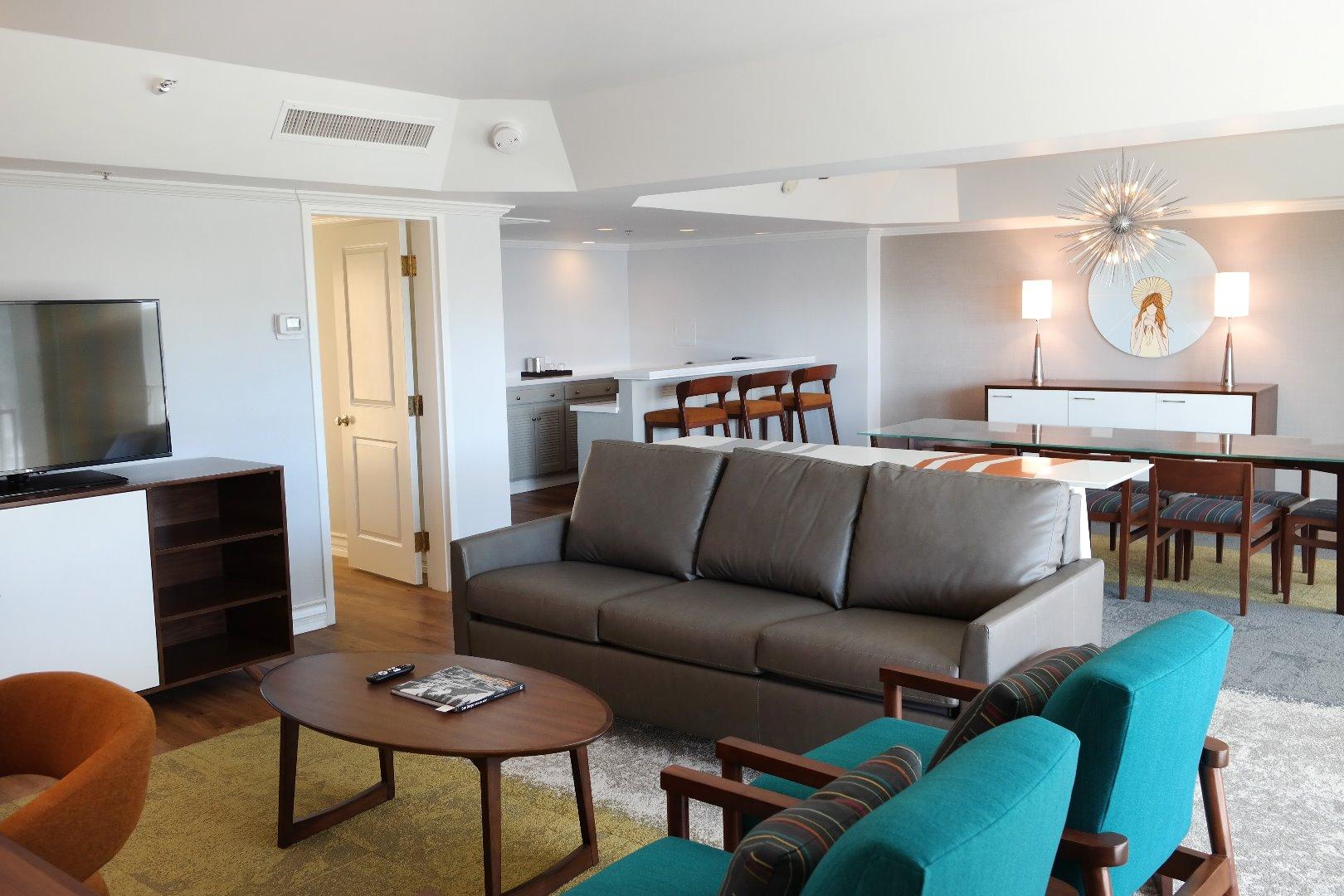 Town and Country Resort by null