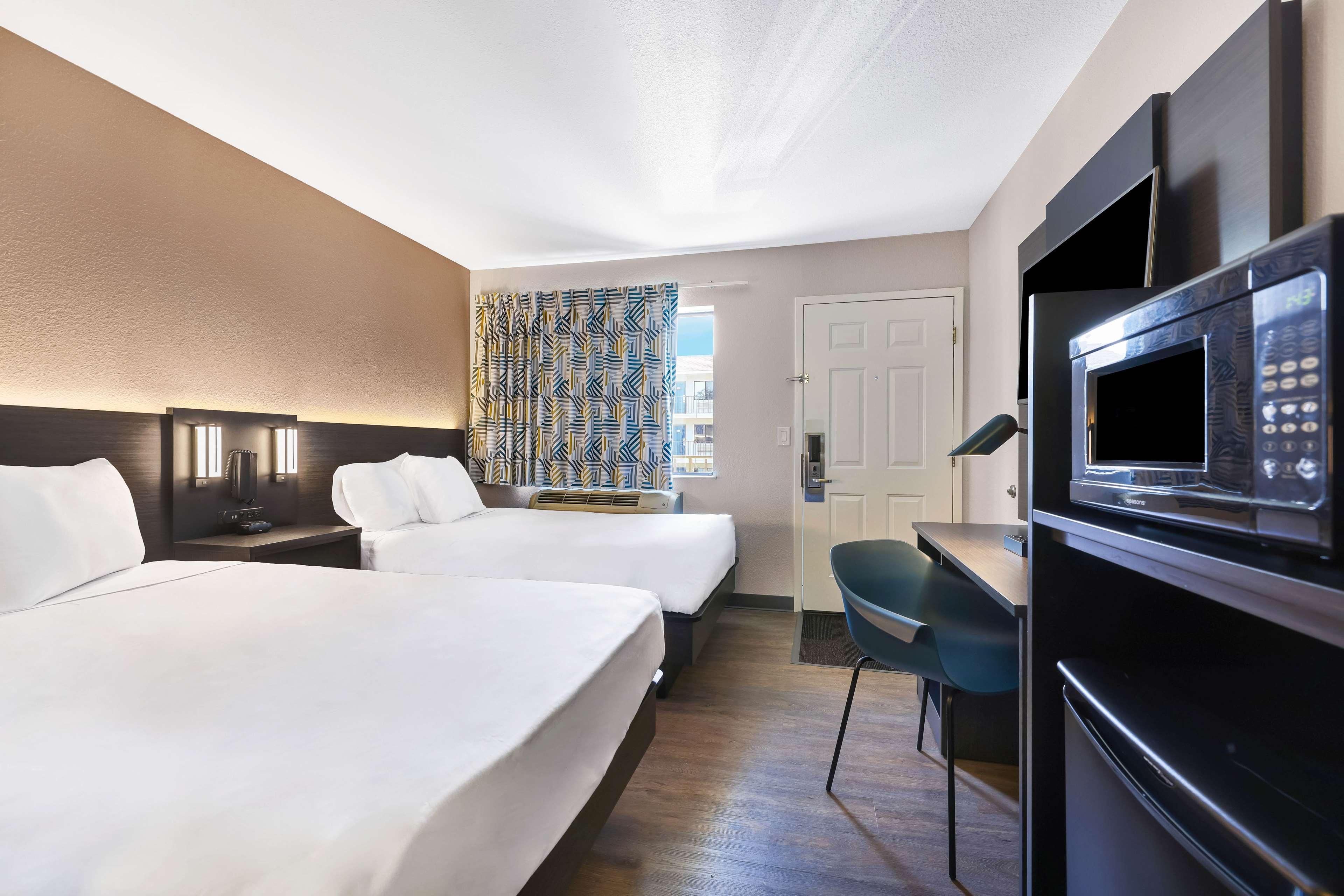 Motel 6 North Kirkland