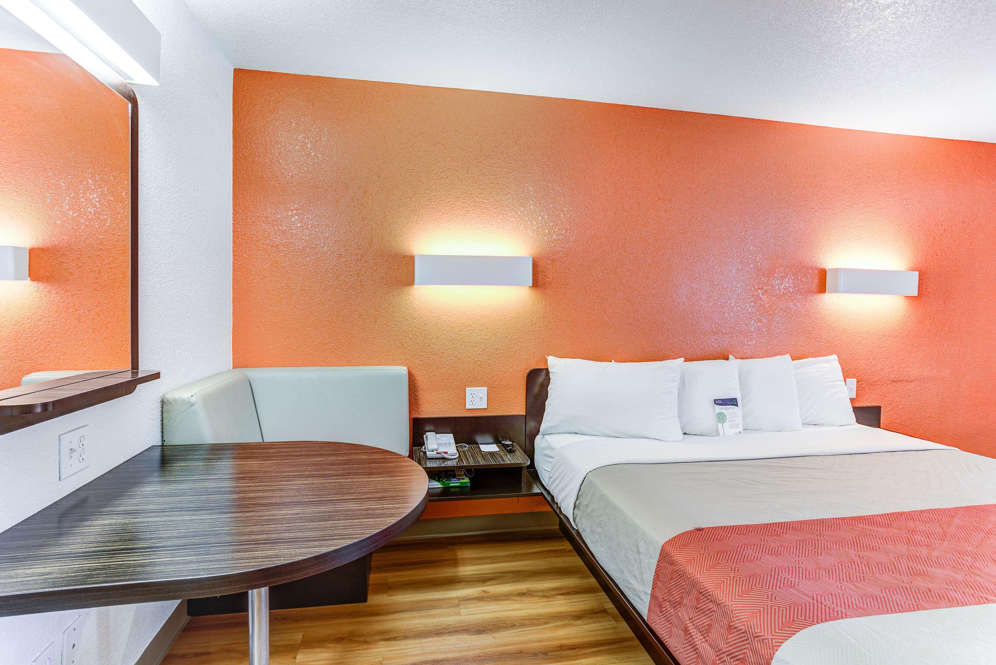 Motel 6 Tigard West